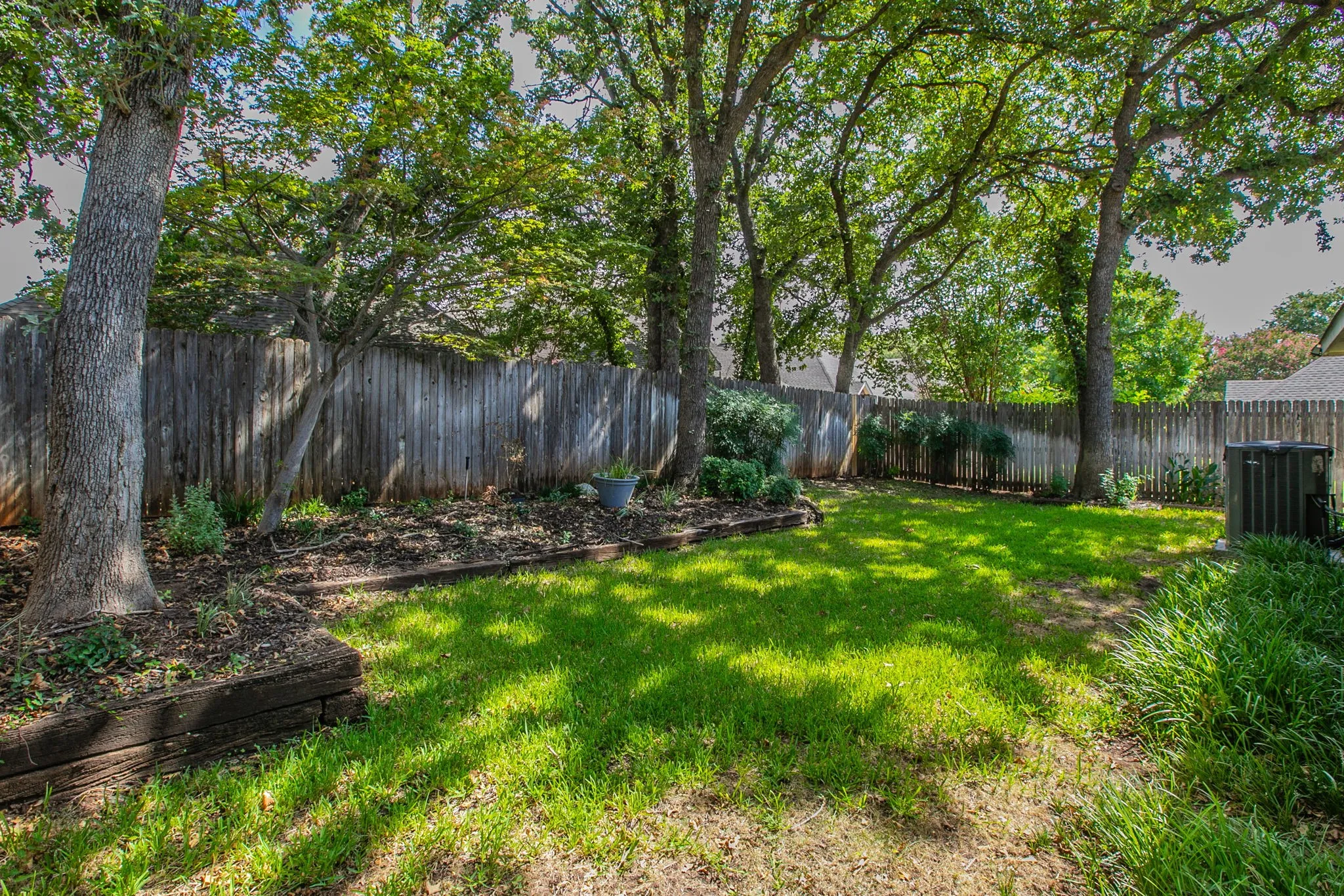 Single Family Residence For Sale in Tarrant County , 3107 Lake Oak Drive, Arlington, Texas 76017, 4 Bedroom, 2 Bathroom, 2 Garage spaces, 2,106 Sqft, built in 1992, mls#21368372, Real Estate Agent in Arlington, Homes For Sale in Tarrant county, Homes For Sale in Arlington, Realtor in Arlington Texas, Real Estate Brokerage Independent Realty Texas, Luminita Cordes Realtor