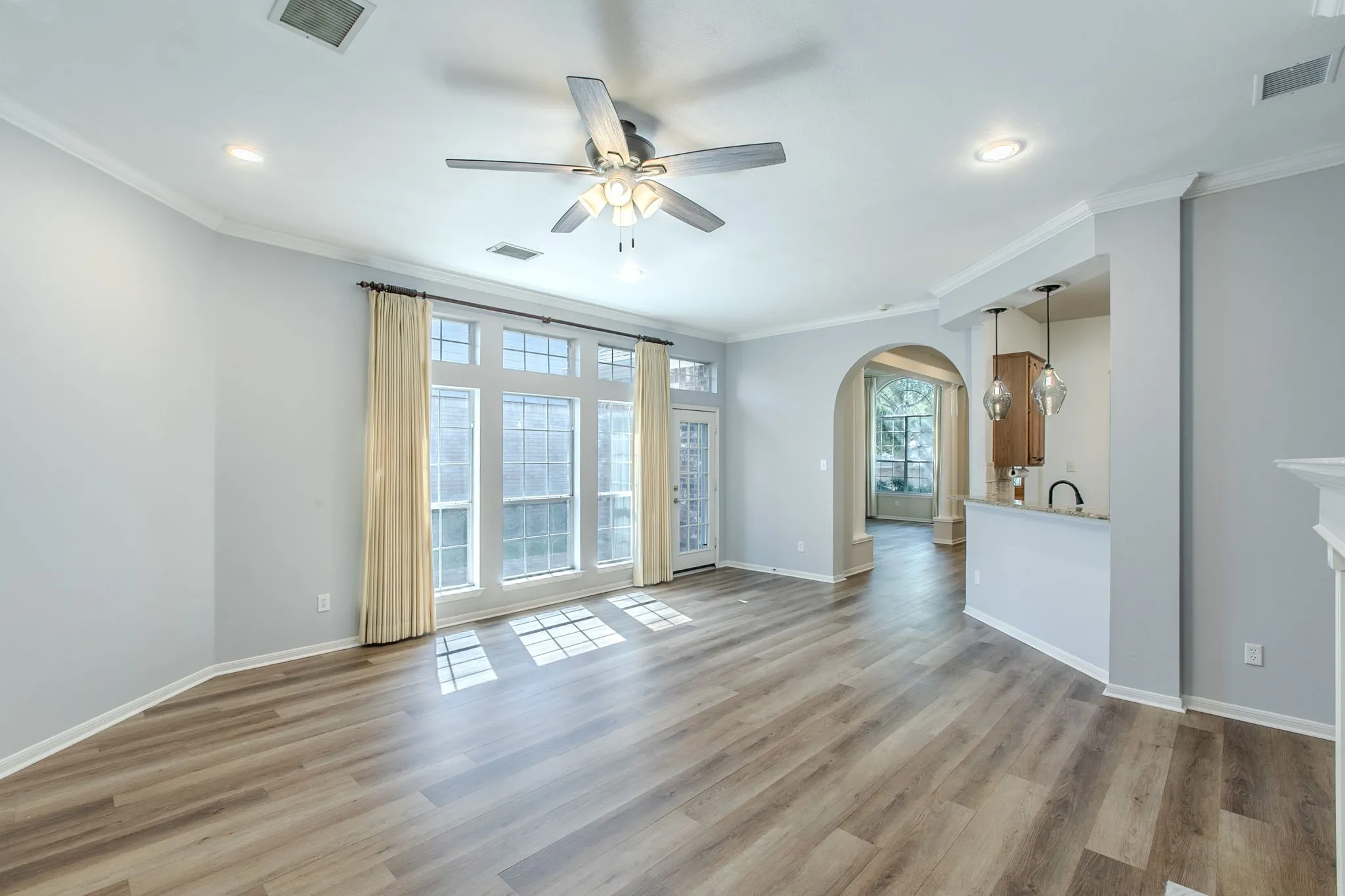Single Family Residence For Sale in Tarrant County , 3107 Lake Oak Drive, Arlington, Texas 76017, 4 Bedroom, 2 Bathroom, 2 Garage spaces, 2,106 Sqft, built in 1992, mls#21368372, Real Estate Agent in Arlington, Homes For Sale in Tarrant county, Homes For Sale in Arlington, Realtor in Arlington Texas, Real Estate Brokerage Independent Realty Texas, Luminita Cordes Realtor