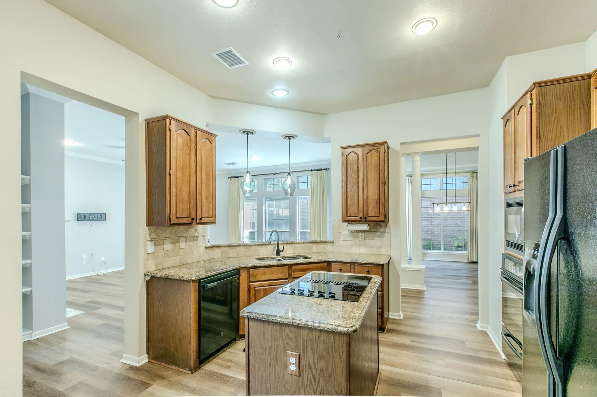 Single Family Residence For Sale in Tarrant County , 3107 Lake Oak Drive, Arlington, Texas 76017, 4 Bedroom, 2 Bathroom, 2 Garage spaces, 2,106 Sqft, built in 1992, mls#21368372, Real Estate Agent in Arlington, Homes For Sale in Tarrant county, Homes For Sale in Arlington, Realtor in Arlington Texas, Real Estate Brokerage Independent Realty Texas, Luminita Cordes Realtor