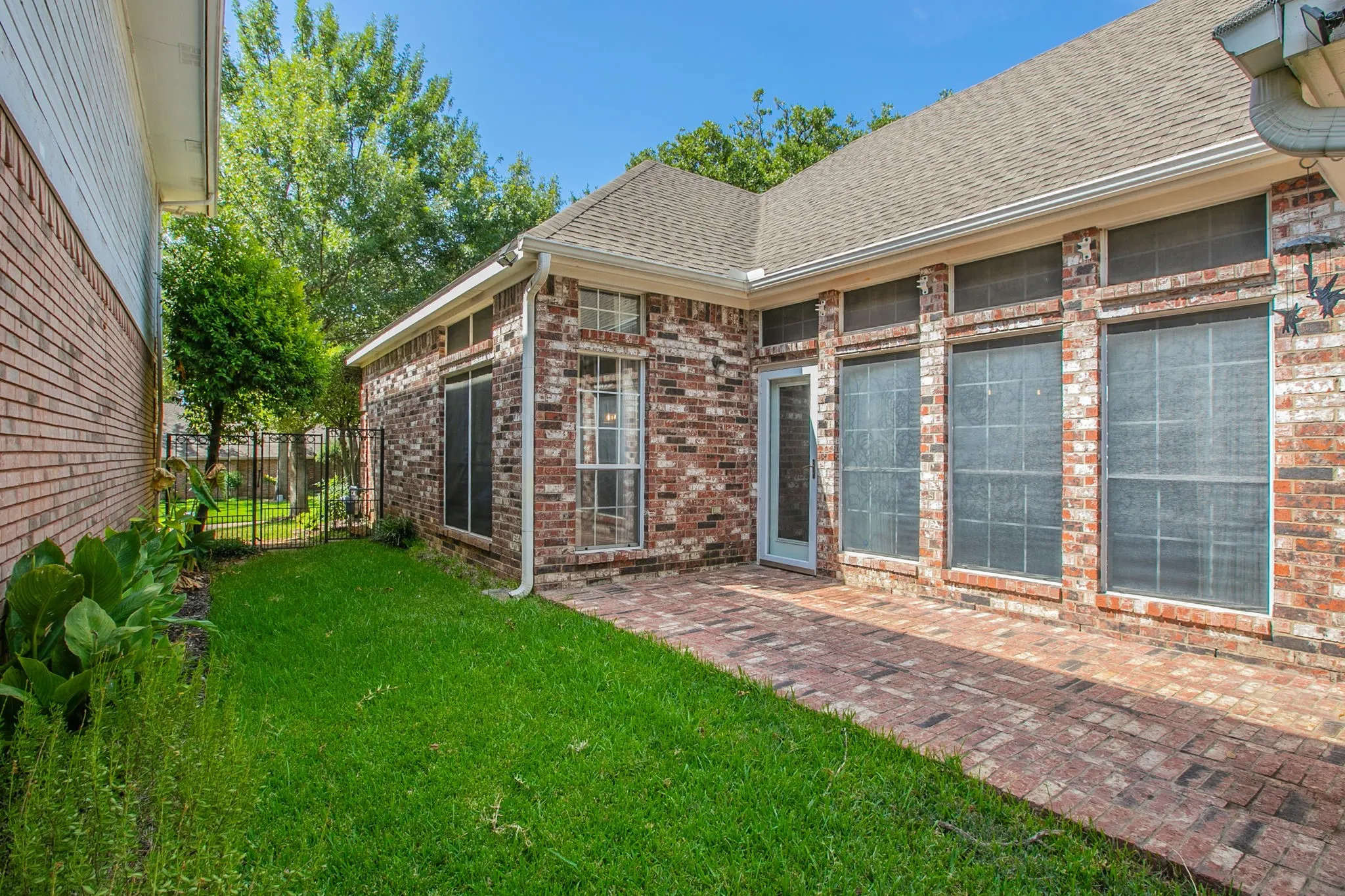 Single Family Residence For Sale in Tarrant County , 3107 Lake Oak Drive, Arlington, Texas 76017, 4 Bedroom, 2 Bathroom, 2 Garage spaces, 2,106 Sqft, built in 1992, mls#21368372, Real Estate Agent in Arlington, Homes For Sale in Tarrant county, Homes For Sale in Arlington, Realtor in Arlington Texas, Real Estate Brokerage Independent Realty Texas, Luminita Cordes Realtor