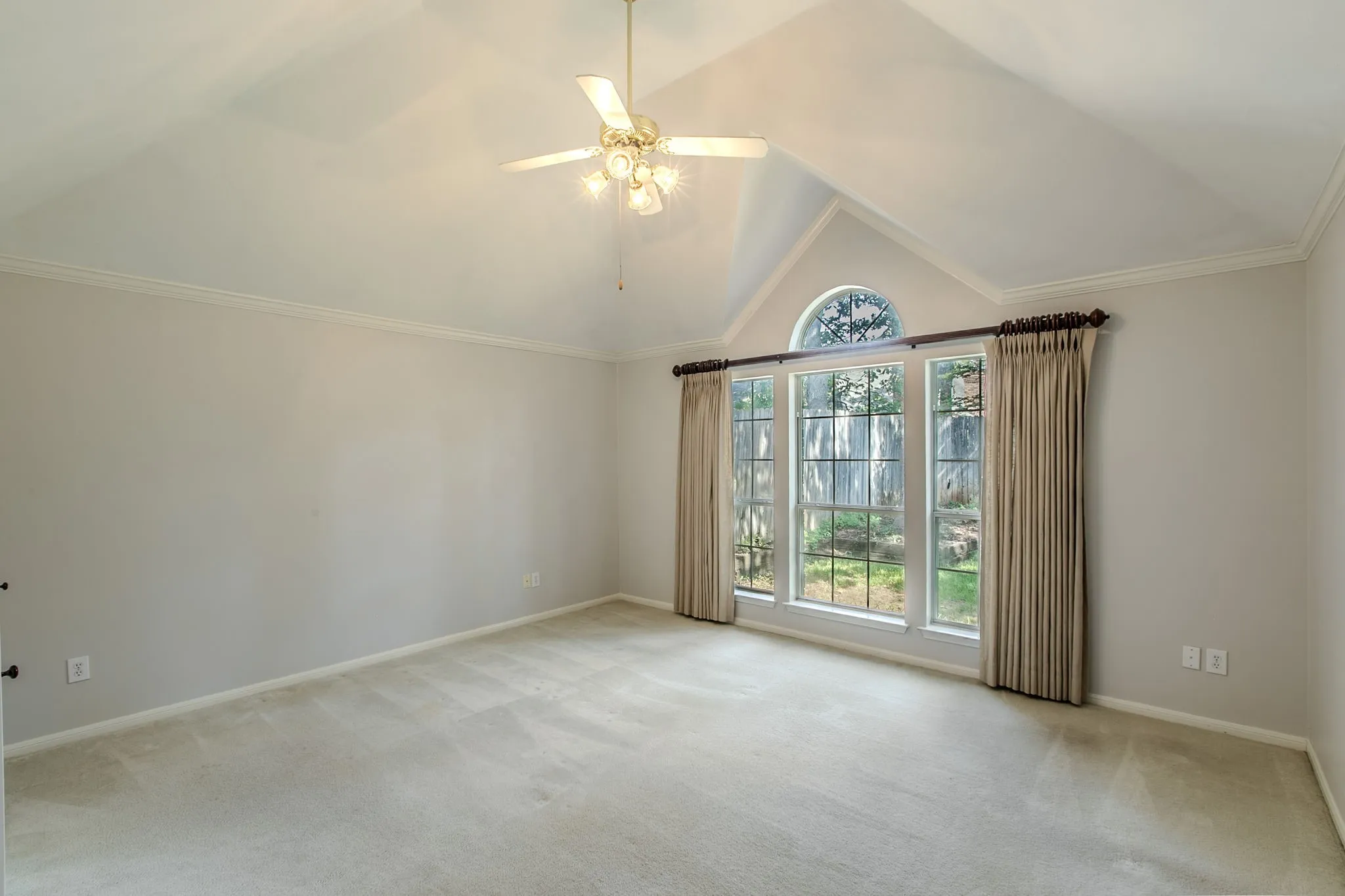 Single Family Residence For Sale in Tarrant County , 3107 Lake Oak Drive, Arlington, Texas 76017, 4 Bedroom, 2 Bathroom, 2 Garage spaces, 2,106 Sqft, built in 1992, mls#21368372, Real Estate Agent in Arlington, Homes For Sale in Tarrant county, Homes For Sale in Arlington, Realtor in Arlington Texas, Real Estate Brokerage Independent Realty Texas, Luminita Cordes Realtor