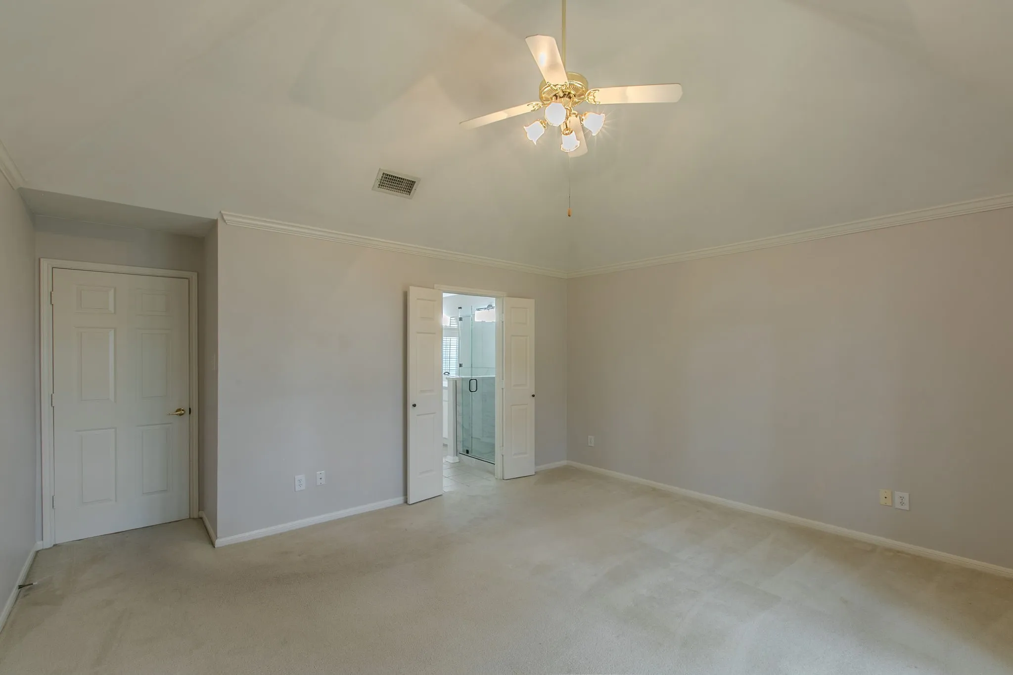 Single Family Residence For Sale in Tarrant County , 3107 Lake Oak Drive, Arlington, Texas 76017, 4 Bedroom, 2 Bathroom, 2 Garage spaces, 2,106 Sqft, built in 1992, mls#21368372, Real Estate Agent in Arlington, Homes For Sale in Tarrant county, Homes For Sale in Arlington, Realtor in Arlington Texas, Real Estate Brokerage Independent Realty Texas, Luminita Cordes Realtor