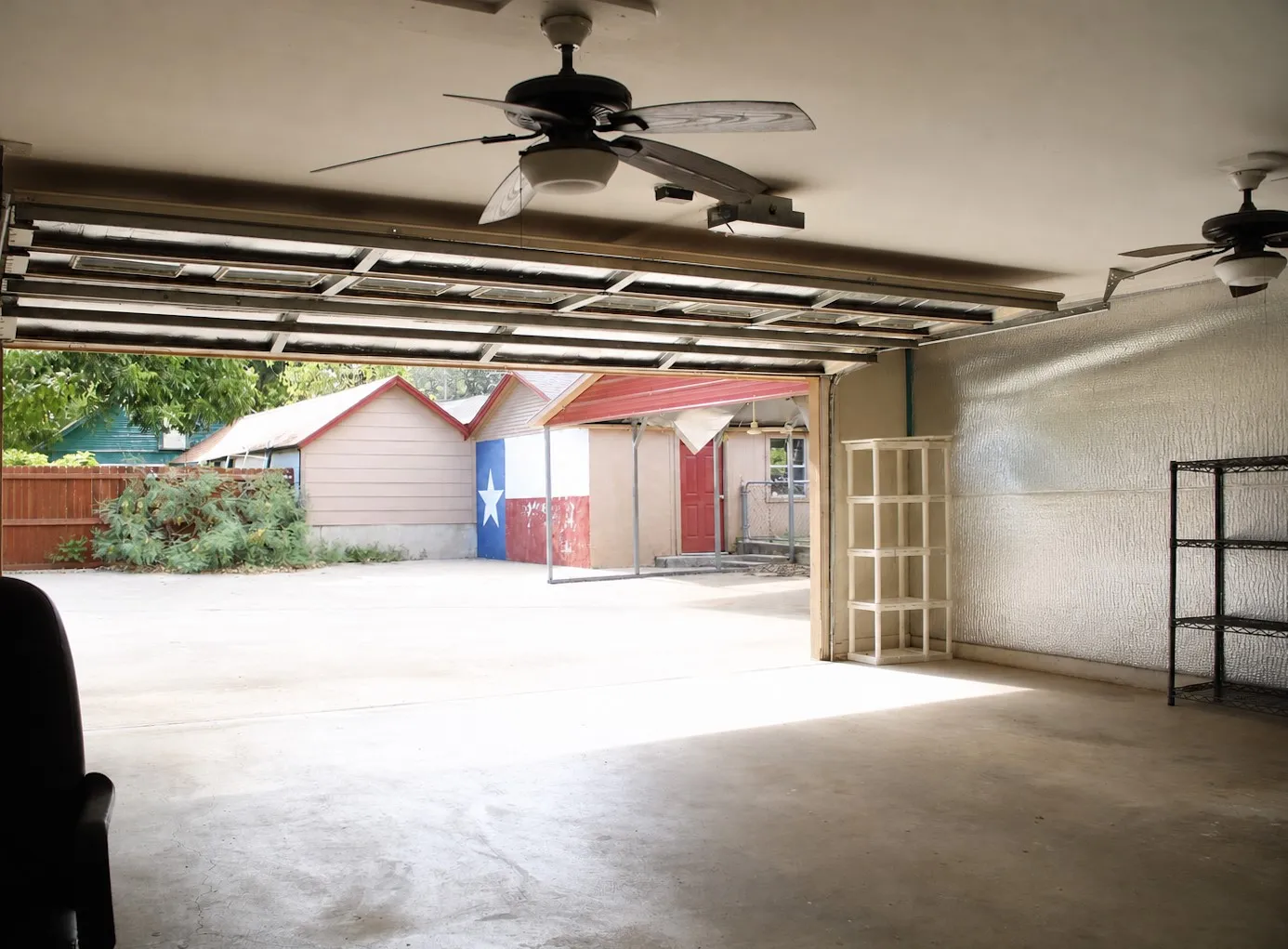 Single Family Residence For Sale in Comanche County , 405 W Neely Avenue, Comanche, Texas 76442, 4 Bedroom, 3 Bathroom, 2 Garage spaces, 2,192 Sqft, built in 1969, mls#21367667, Real Estate Agent in Comanche, Homes For Sale in Comanche county, Homes For Sale in Comanche, Realtor in Comanche Texas, Real Estate Brokerage Independent Realty Texas, Luminita Cordes Realtor