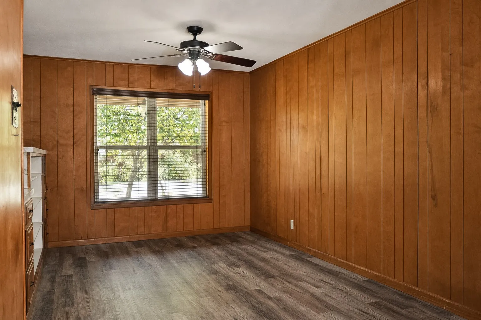 Single Family Residence For Sale in Comanche County , 405 W Neely Avenue, Comanche, Texas 76442, 4 Bedroom, 3 Bathroom, 2 Garage spaces, 2,192 Sqft, built in 1969, mls#21367667, Real Estate Agent in Comanche, Homes For Sale in Comanche county, Homes For Sale in Comanche, Realtor in Comanche Texas, Real Estate Brokerage Independent Realty Texas, Luminita Cordes Realtor