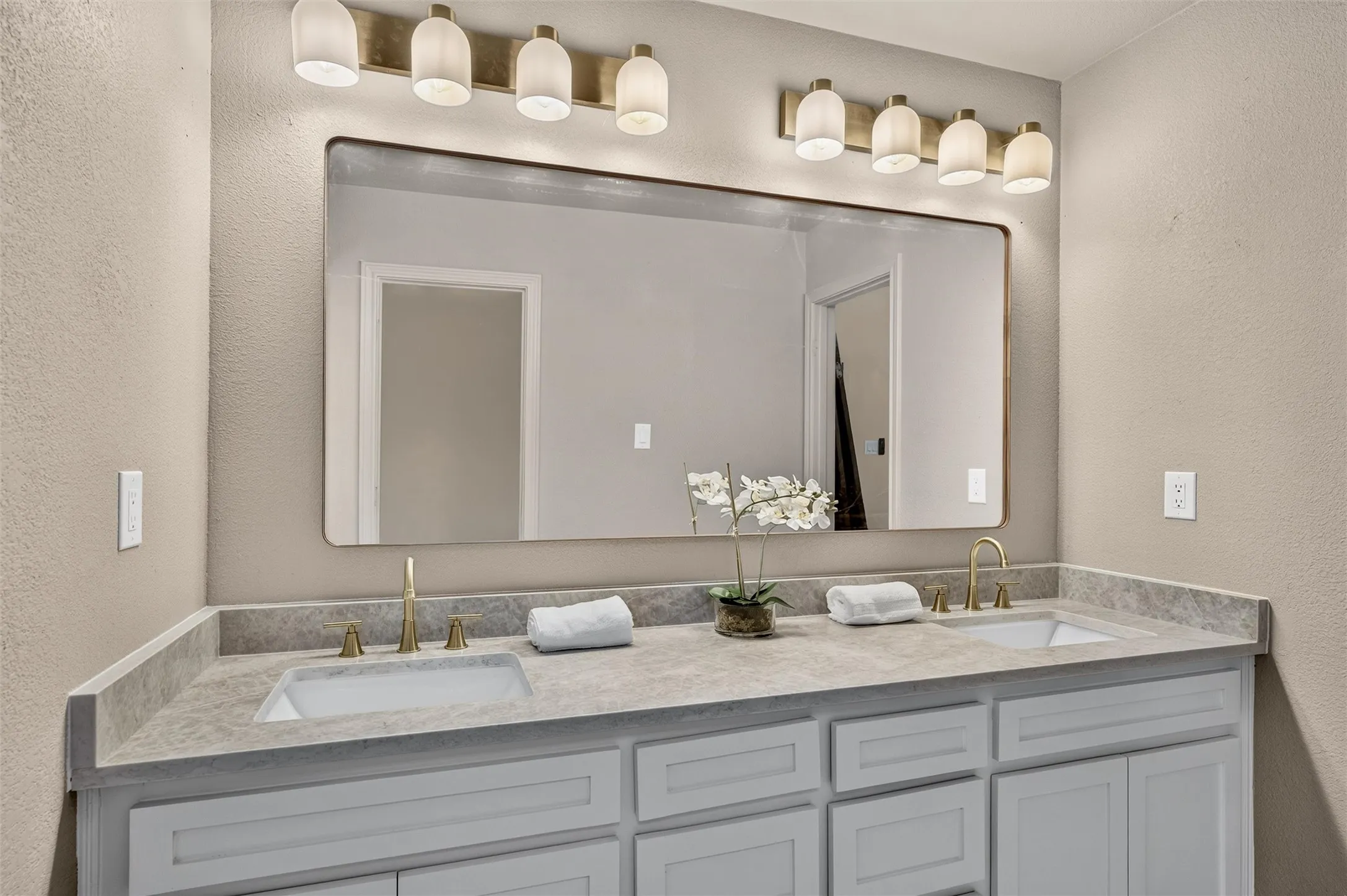 Single Family Residence For Sale in Collin County , 1608 Crown Point Road, Mc Kinney, Texas 75072, 5 Bedroom, 4 Bathroom, 2 Garage spaces, 3,306 Sqft, built in 1997, mls#21368654, Real Estate Agent in Mc Kinney, Homes For Sale in Collin county, Homes For Sale in Mc Kinney, Realtor in Mc Kinney Texas, Real Estate Brokerage Independent Realty Texas, Luminita Cordes Realtor