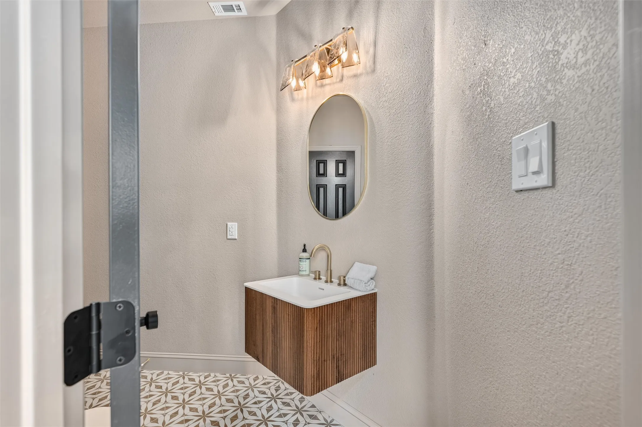 Single Family Residence For Sale in Collin County , 1608 Crown Point Road, Mc Kinney, Texas 75072, 5 Bedroom, 4 Bathroom, 2 Garage spaces, 3,306 Sqft, built in 1997, mls#21368654, Real Estate Agent in Mc Kinney, Homes For Sale in Collin county, Homes For Sale in Mc Kinney, Realtor in Mc Kinney Texas, Real Estate Brokerage Independent Realty Texas, Luminita Cordes Realtor