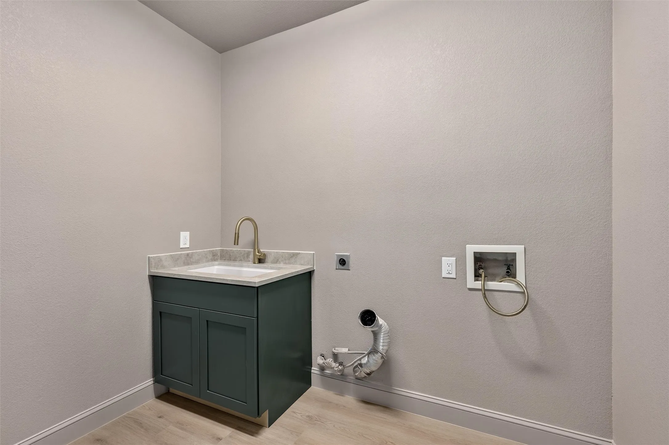 Single Family Residence For Sale in Collin County , 1608 Crown Point Road, Mc Kinney, Texas 75072, 5 Bedroom, 4 Bathroom, 2 Garage spaces, 3,306 Sqft, built in 1997, mls#21368654, Real Estate Agent in Mc Kinney, Homes For Sale in Collin county, Homes For Sale in Mc Kinney, Realtor in Mc Kinney Texas, Real Estate Brokerage Independent Realty Texas, Luminita Cordes Realtor
