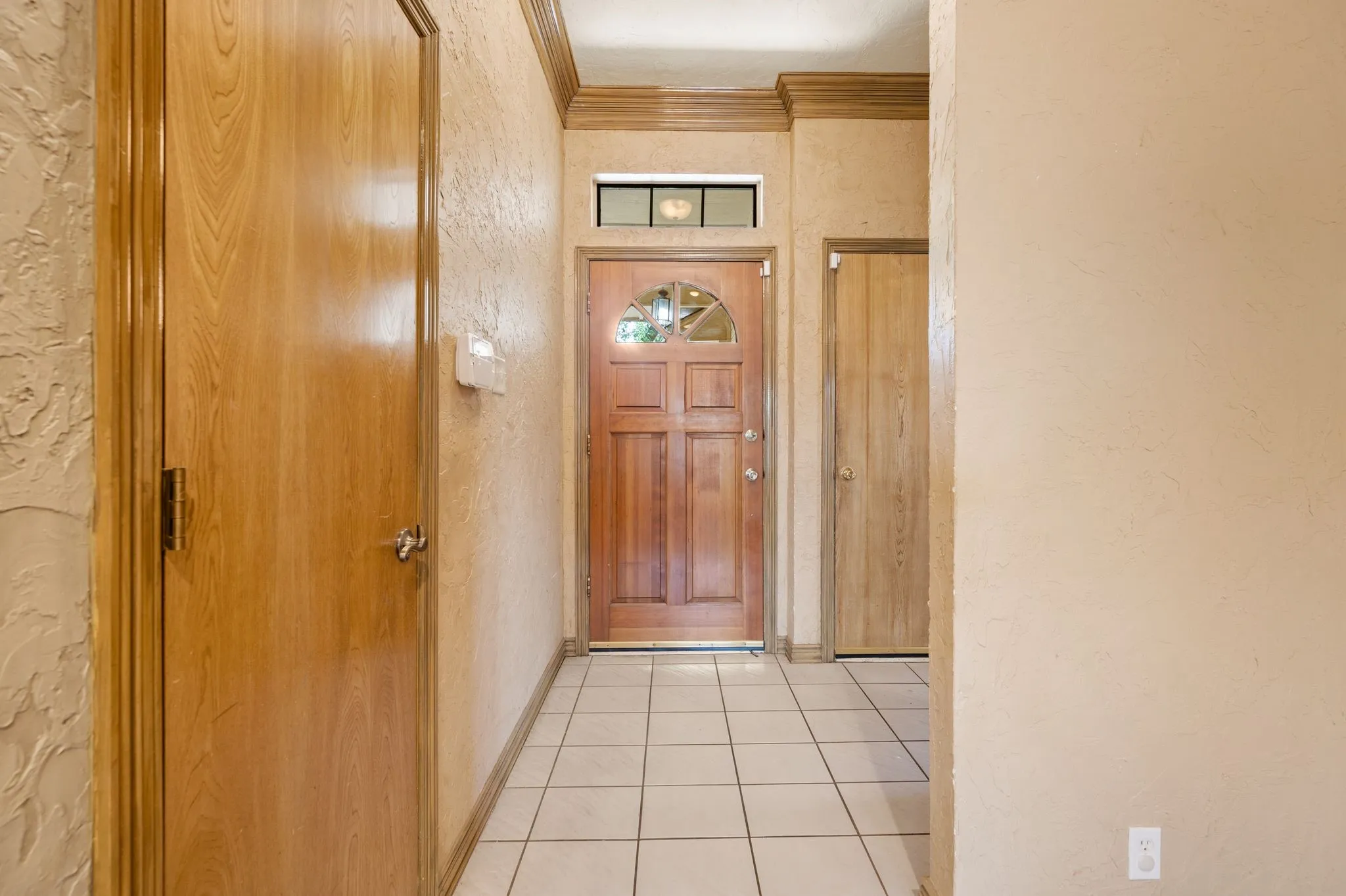 Single Family Residence For Sale in Tarrant County , 5811 Terra Drive, Arlington, Texas 76017, 3 Bedroom, 2 Bathroom, 2 Garage spaces, 1,376 Sqft, built in 1986, mls#21360725, Real Estate Agent in Arlington, Homes For Sale in Tarrant county, Homes For Sale in Arlington, Realtor in Arlington Texas, Real Estate Brokerage Independent Realty Texas, Luminita Cordes Realtor