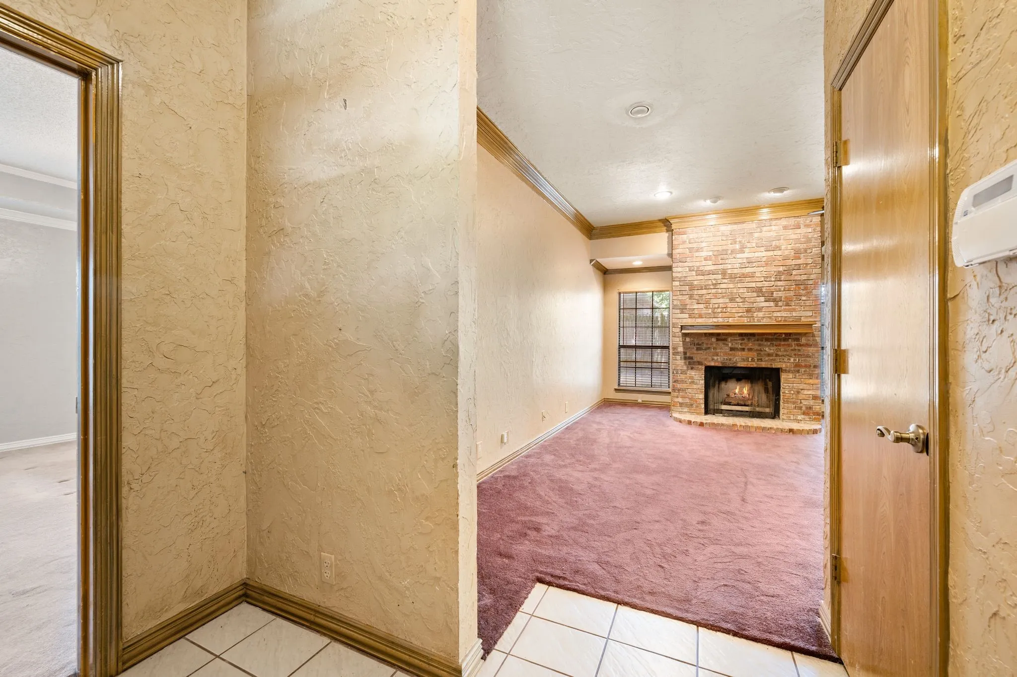 Single Family Residence For Sale in Tarrant County , 5811 Terra Drive, Arlington, Texas 76017, 3 Bedroom, 2 Bathroom, 2 Garage spaces, 1,376 Sqft, built in 1986, mls#21360725, Real Estate Agent in Arlington, Homes For Sale in Tarrant county, Homes For Sale in Arlington, Realtor in Arlington Texas, Real Estate Brokerage Independent Realty Texas, Luminita Cordes Realtor
