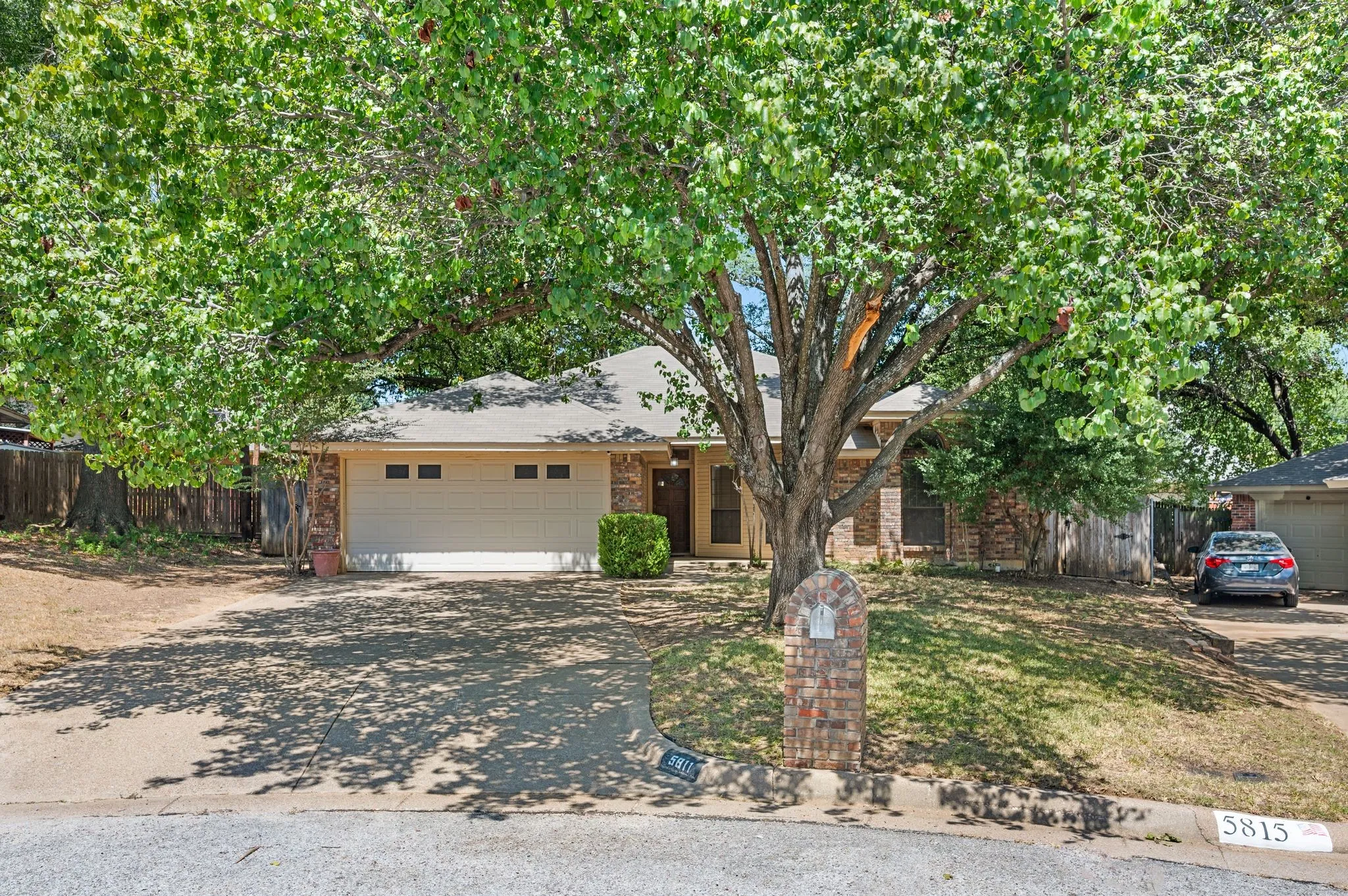 Single Family Residence For Sale in Tarrant County , 5811 Terra Drive, Arlington, Texas 76017, 3 Bedroom, 2 Bathroom, 2 Garage spaces, 1,376 Sqft, built in 1986, mls#21360725, Real Estate Agent in Arlington, Homes For Sale in Tarrant county, Homes For Sale in Arlington, Realtor in Arlington Texas, Real Estate Brokerage Independent Realty Texas, Luminita Cordes Realtor