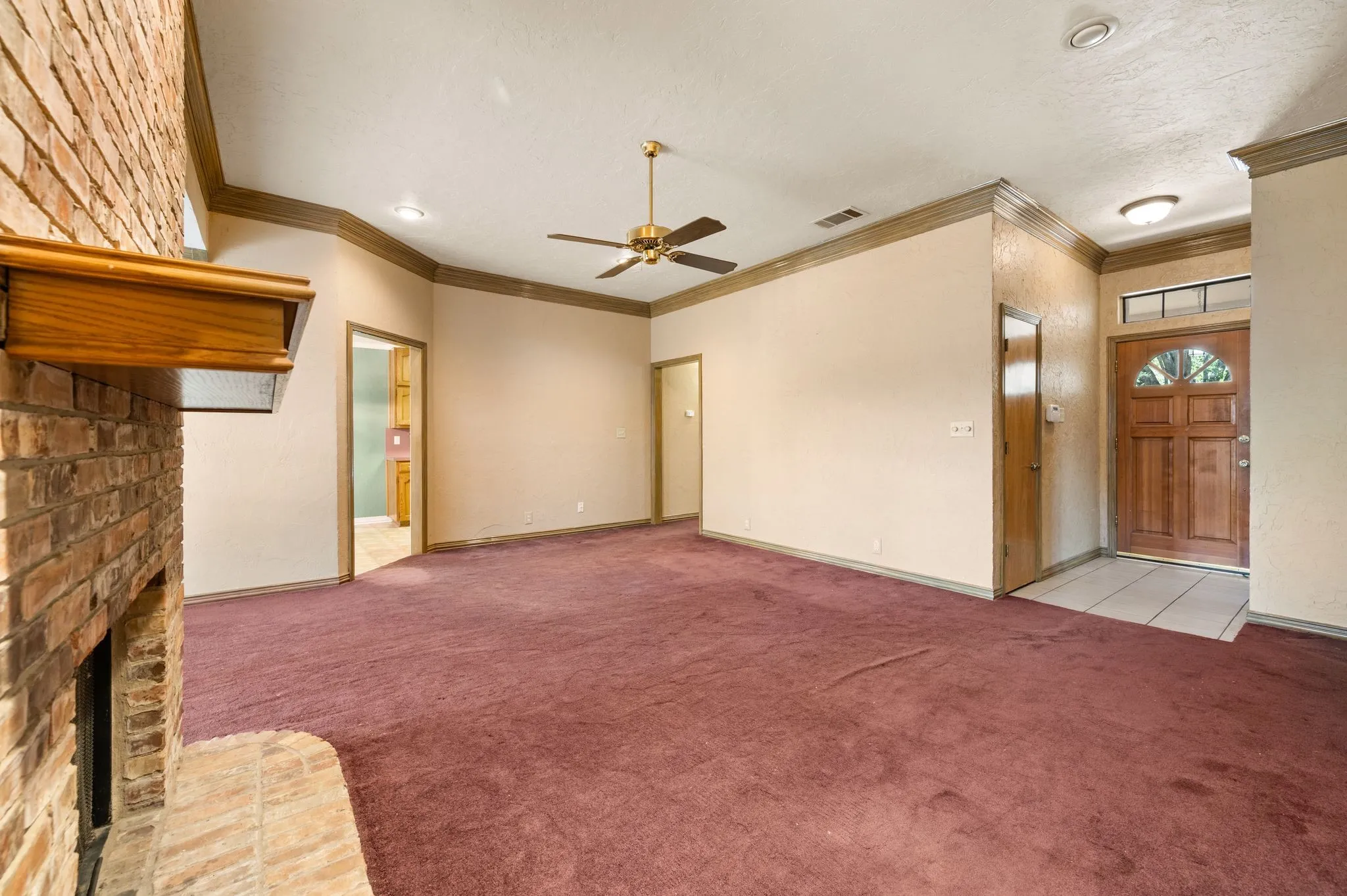 Single Family Residence For Sale in Tarrant County , 5811 Terra Drive, Arlington, Texas 76017, 3 Bedroom, 2 Bathroom, 2 Garage spaces, 1,376 Sqft, built in 1986, mls#21360725, Real Estate Agent in Arlington, Homes For Sale in Tarrant county, Homes For Sale in Arlington, Realtor in Arlington Texas, Real Estate Brokerage Independent Realty Texas, Luminita Cordes Realtor