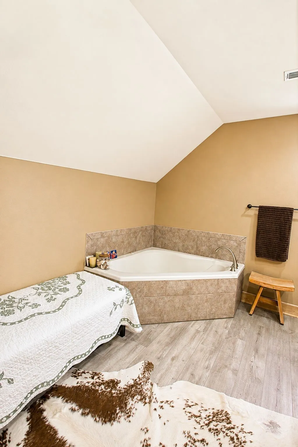 Farm For Sale in Upshur County , 216 PR 3463, Gladewater, Texas 75647, 3 Bedroom, 2 Bathroom, Garage spaces, 2,195 Sqft, built in 2009, mls#21368051, Real Estate Agent in Gladewater, Homes For Sale in Upshur county, Homes For Sale in Gladewater, Realtor in Gladewater Texas, Real Estate Brokerage Independent Realty Texas, Luminita Cordes Realtor