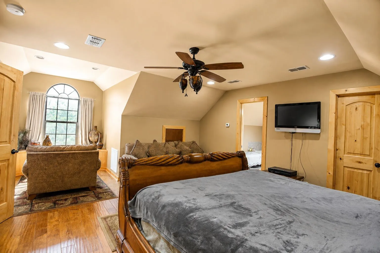 Farm For Sale in Upshur County , 216 PR 3463, Gladewater, Texas 75647, 3 Bedroom, 2 Bathroom, Garage spaces, 2,195 Sqft, built in 2009, mls#21368051, Real Estate Agent in Gladewater, Homes For Sale in Upshur county, Homes For Sale in Gladewater, Realtor in Gladewater Texas, Real Estate Brokerage Independent Realty Texas, Luminita Cordes Realtor