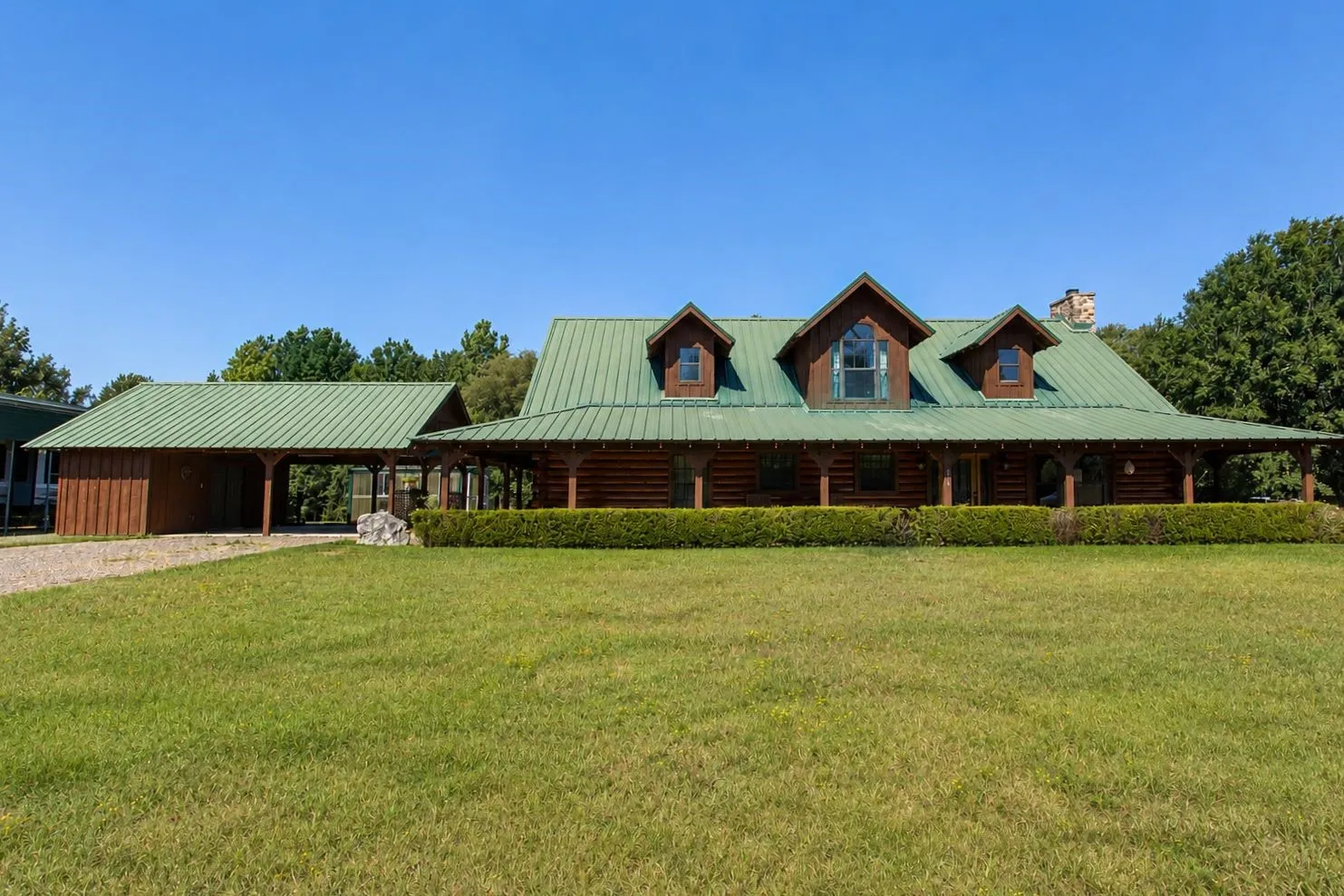 Farm For Sale in Upshur County , 216 PR 3463, Gladewater, Texas 75647, 3 Bedroom, 2 Bathroom, Garage spaces, 2,195 Sqft, built in 2009, mls#21368051, Real Estate Agent in Gladewater, Homes For Sale in Upshur county, Homes For Sale in Gladewater, Realtor in Gladewater Texas, Real Estate Brokerage Independent Realty Texas, Luminita Cordes Realtor