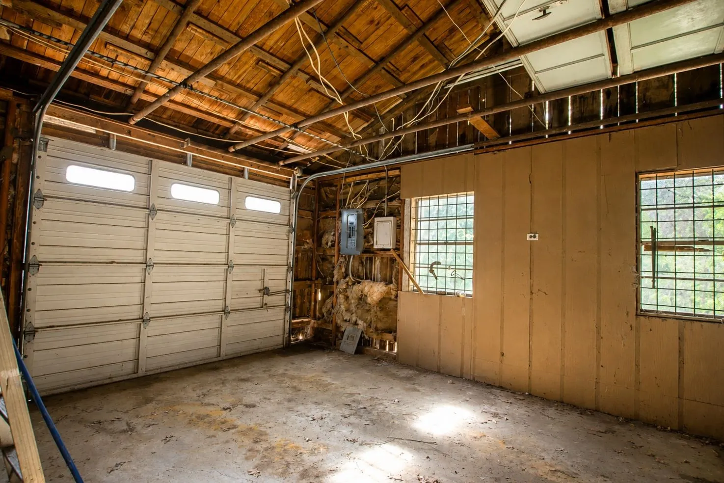 Farm For Sale in Upshur County , 216 PR 3463, Gladewater, Texas 75647, 3 Bedroom, 2 Bathroom, Garage spaces, 2,195 Sqft, built in 2009, mls#21368051, Real Estate Agent in Gladewater, Homes For Sale in Upshur county, Homes For Sale in Gladewater, Realtor in Gladewater Texas, Real Estate Brokerage Independent Realty Texas, Luminita Cordes Realtor