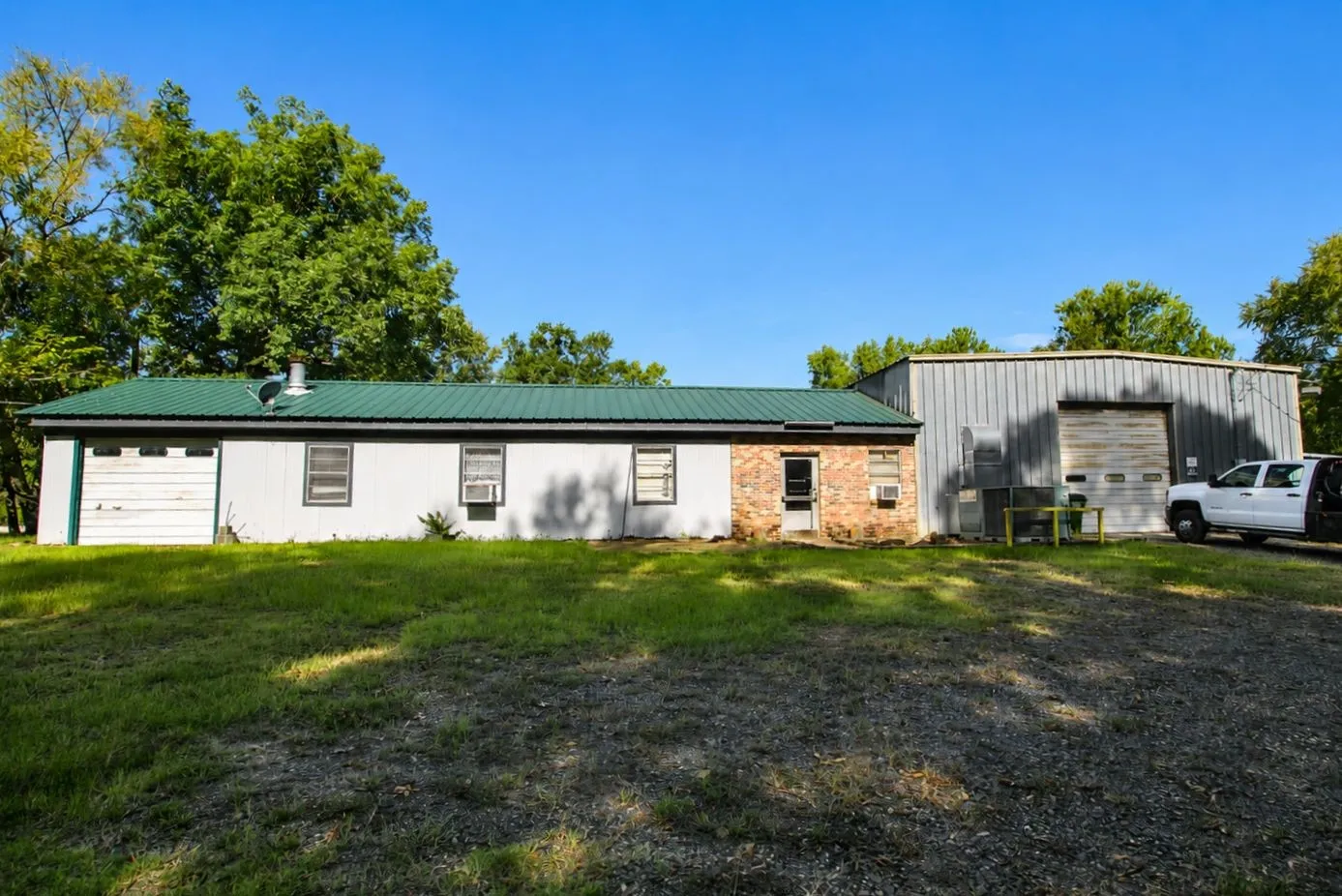 Farm For Sale in Upshur County , 216 PR 3463, Gladewater, Texas 75647, 3 Bedroom, 2 Bathroom, Garage spaces, 2,195 Sqft, built in 2009, mls#21368051, Real Estate Agent in Gladewater, Homes For Sale in Upshur county, Homes For Sale in Gladewater, Realtor in Gladewater Texas, Real Estate Brokerage Independent Realty Texas, Luminita Cordes Realtor