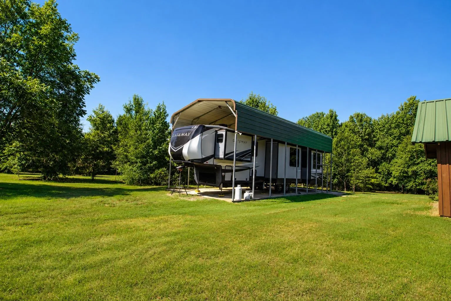 Farm For Sale in Upshur County , 216 PR 3463, Gladewater, Texas 75647, 3 Bedroom, 2 Bathroom, Garage spaces, 2,195 Sqft, built in 2009, mls#21368051, Real Estate Agent in Gladewater, Homes For Sale in Upshur county, Homes For Sale in Gladewater, Realtor in Gladewater Texas, Real Estate Brokerage Independent Realty Texas, Luminita Cordes Realtor