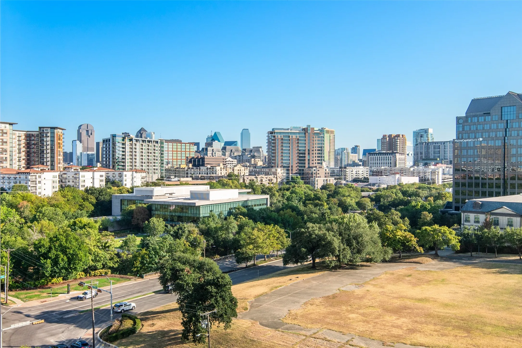 Condominium For Sale in Dallas County , 3225 Turtle Creek Boulevard 709, Dallas, Texas 75219, 2 Bedroom, 2 Bathroom, 2 Garage spaces, 1,242 Sqft, built in 1998, mls#21361757, Real Estate Agent in Dallas, Homes For Sale in Dallas county, Homes For Sale in Dallas, Realtor in Dallas Texas, Real Estate Brokerage Independent Realty Texas, Luminita Cordes Realtor