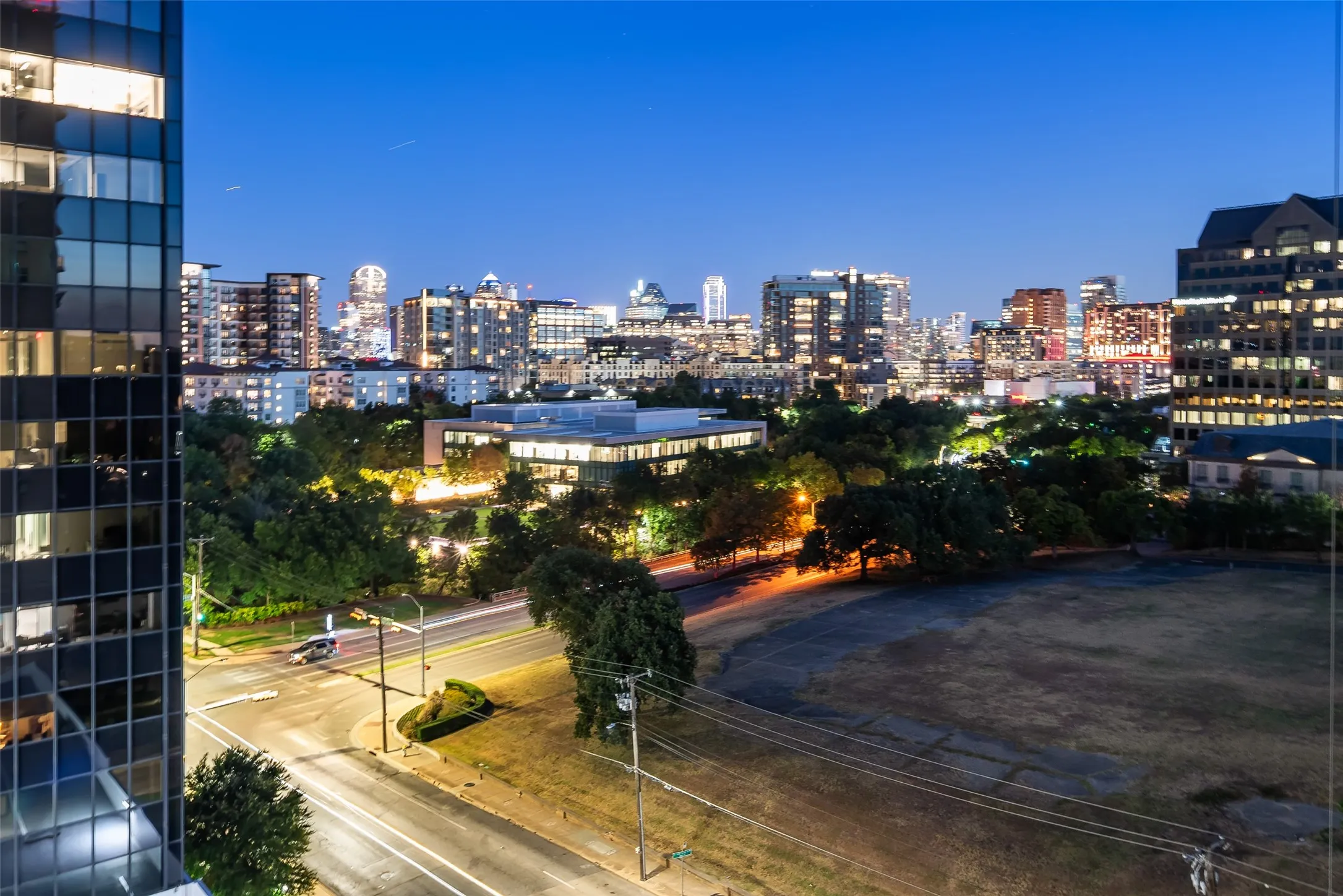 Condominium For Sale in Dallas County , 3225 Turtle Creek Boulevard 709, Dallas, Texas 75219, 2 Bedroom, 2 Bathroom, 2 Garage spaces, 1,242 Sqft, built in 1998, mls#21361757, Real Estate Agent in Dallas, Homes For Sale in Dallas county, Homes For Sale in Dallas, Realtor in Dallas Texas, Real Estate Brokerage Independent Realty Texas, Luminita Cordes Realtor