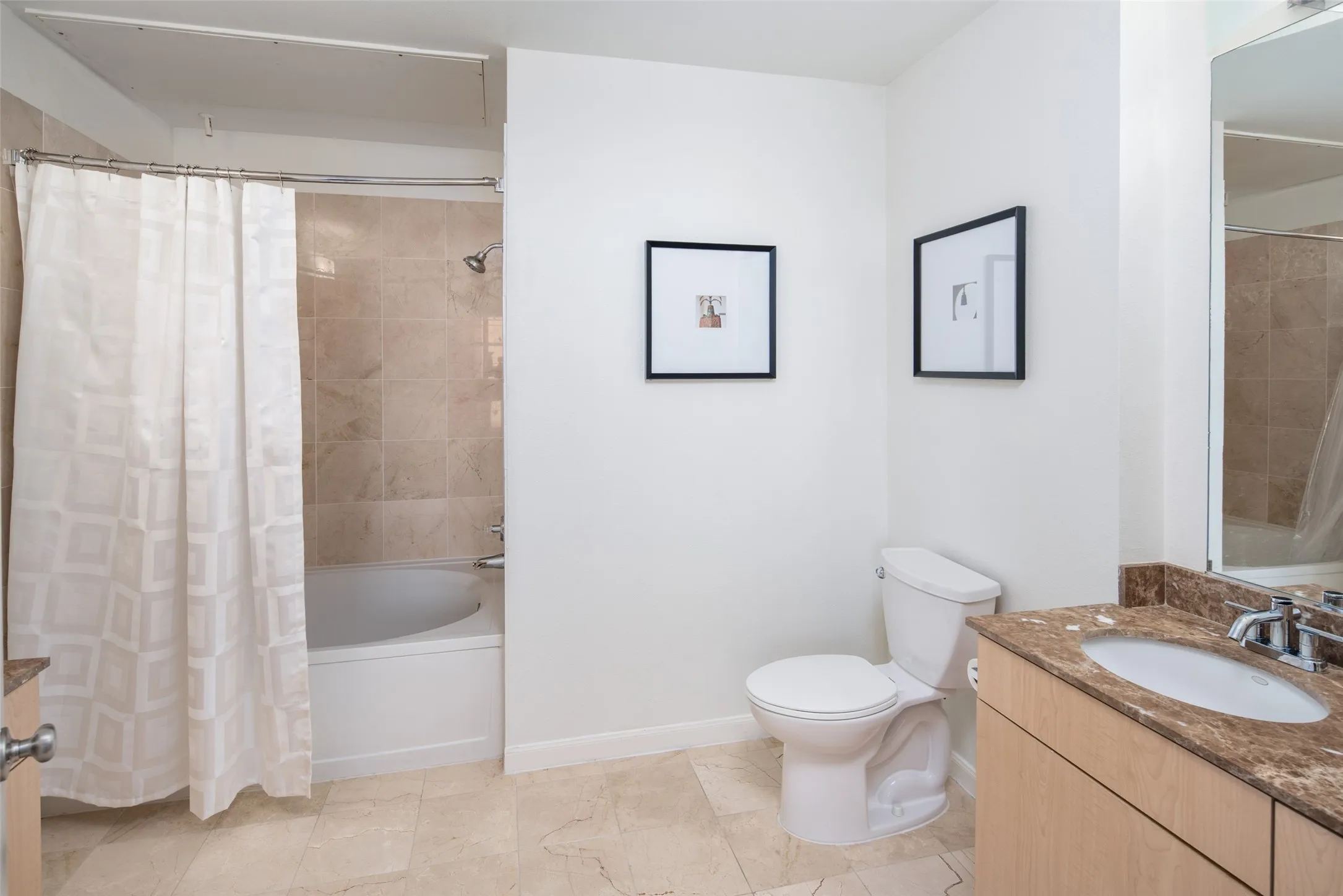 Condominium For Sale in Dallas County , 3225 Turtle Creek Boulevard 709, Dallas, Texas 75219, 2 Bedroom, 2 Bathroom, 2 Garage spaces, 1,242 Sqft, built in 1998, mls#21361757, Real Estate Agent in Dallas, Homes For Sale in Dallas county, Homes For Sale in Dallas, Realtor in Dallas Texas, Real Estate Brokerage Independent Realty Texas, Luminita Cordes Realtor