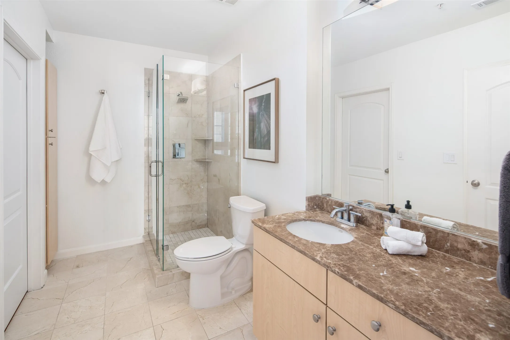 Condominium For Sale in Dallas County , 3225 Turtle Creek Boulevard 709, Dallas, Texas 75219, 2 Bedroom, 2 Bathroom, 2 Garage spaces, 1,242 Sqft, built in 1998, mls#21361757, Real Estate Agent in Dallas, Homes For Sale in Dallas county, Homes For Sale in Dallas, Realtor in Dallas Texas, Real Estate Brokerage Independent Realty Texas, Luminita Cordes Realtor