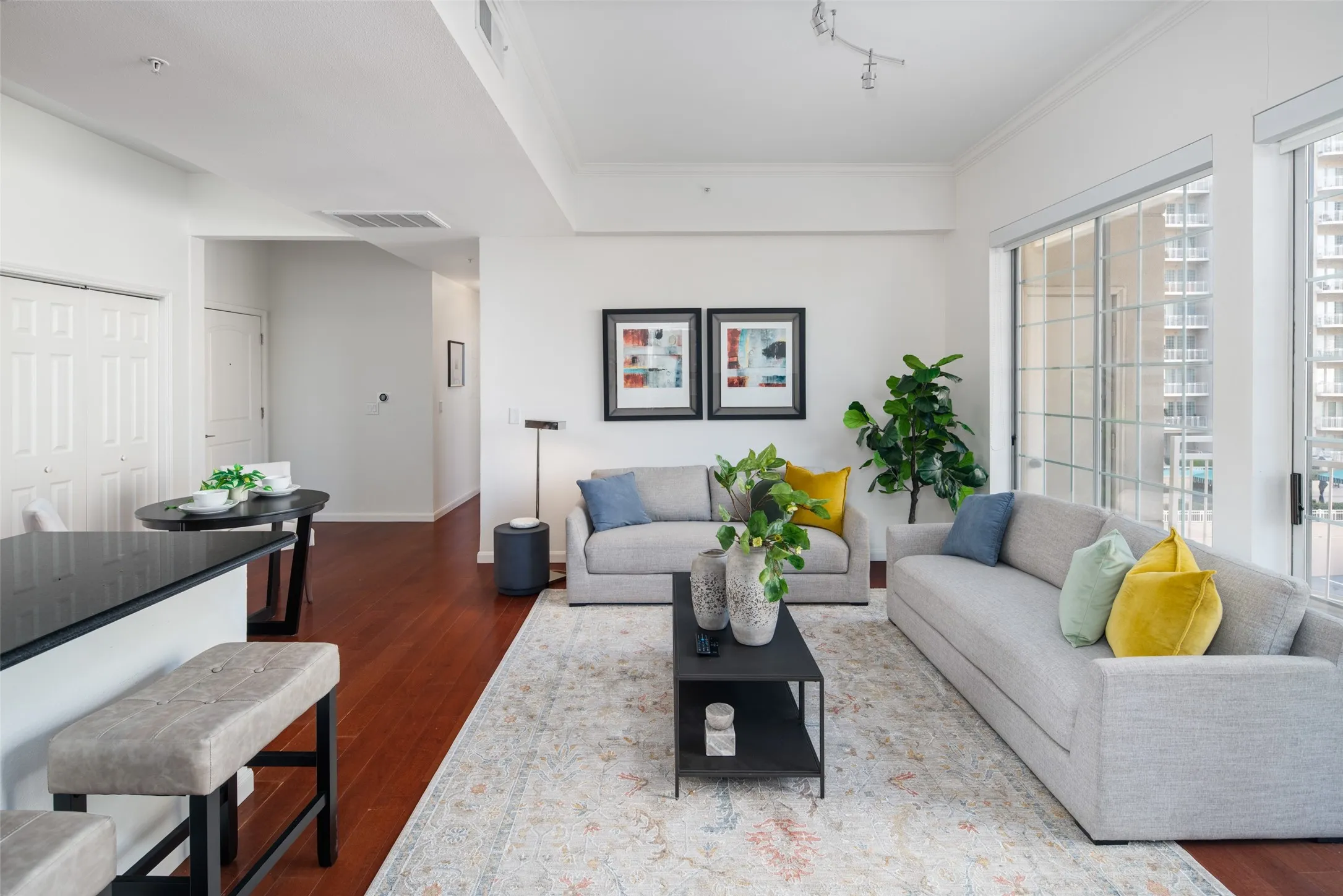 Condominium For Sale in Dallas County , 3225 Turtle Creek Boulevard 709, Dallas, Texas 75219, 2 Bedroom, 2 Bathroom, 2 Garage spaces, 1,242 Sqft, built in 1998, mls#21361757, Real Estate Agent in Dallas, Homes For Sale in Dallas county, Homes For Sale in Dallas, Realtor in Dallas Texas, Real Estate Brokerage Independent Realty Texas, Luminita Cordes Realtor