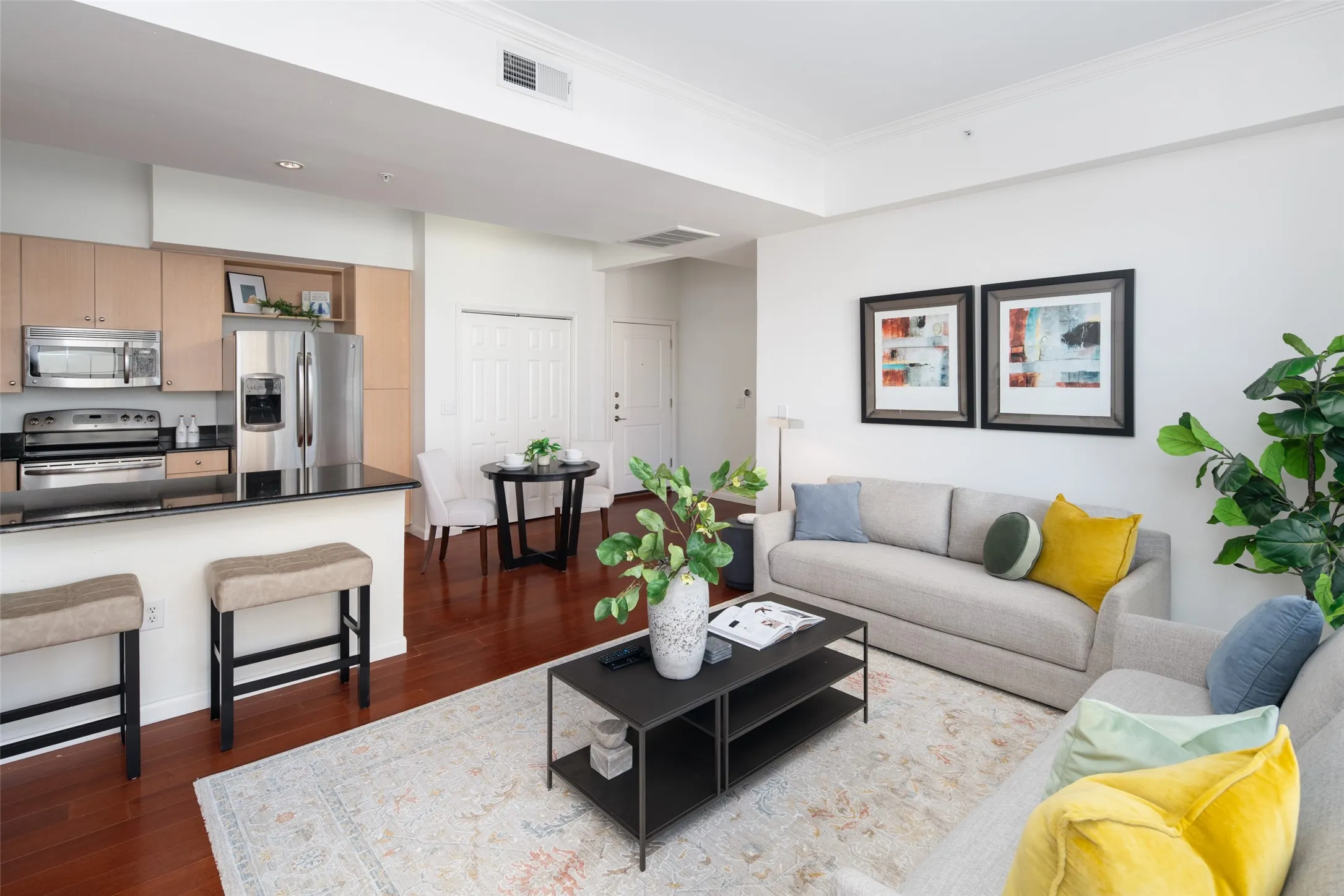 Condominium For Sale in Dallas County , 3225 Turtle Creek Boulevard 709, Dallas, Texas 75219, 2 Bedroom, 2 Bathroom, 2 Garage spaces, 1,242 Sqft, built in 1998, mls#21361757, Real Estate Agent in Dallas, Homes For Sale in Dallas county, Homes For Sale in Dallas, Realtor in Dallas Texas, Real Estate Brokerage Independent Realty Texas, Luminita Cordes Realtor
