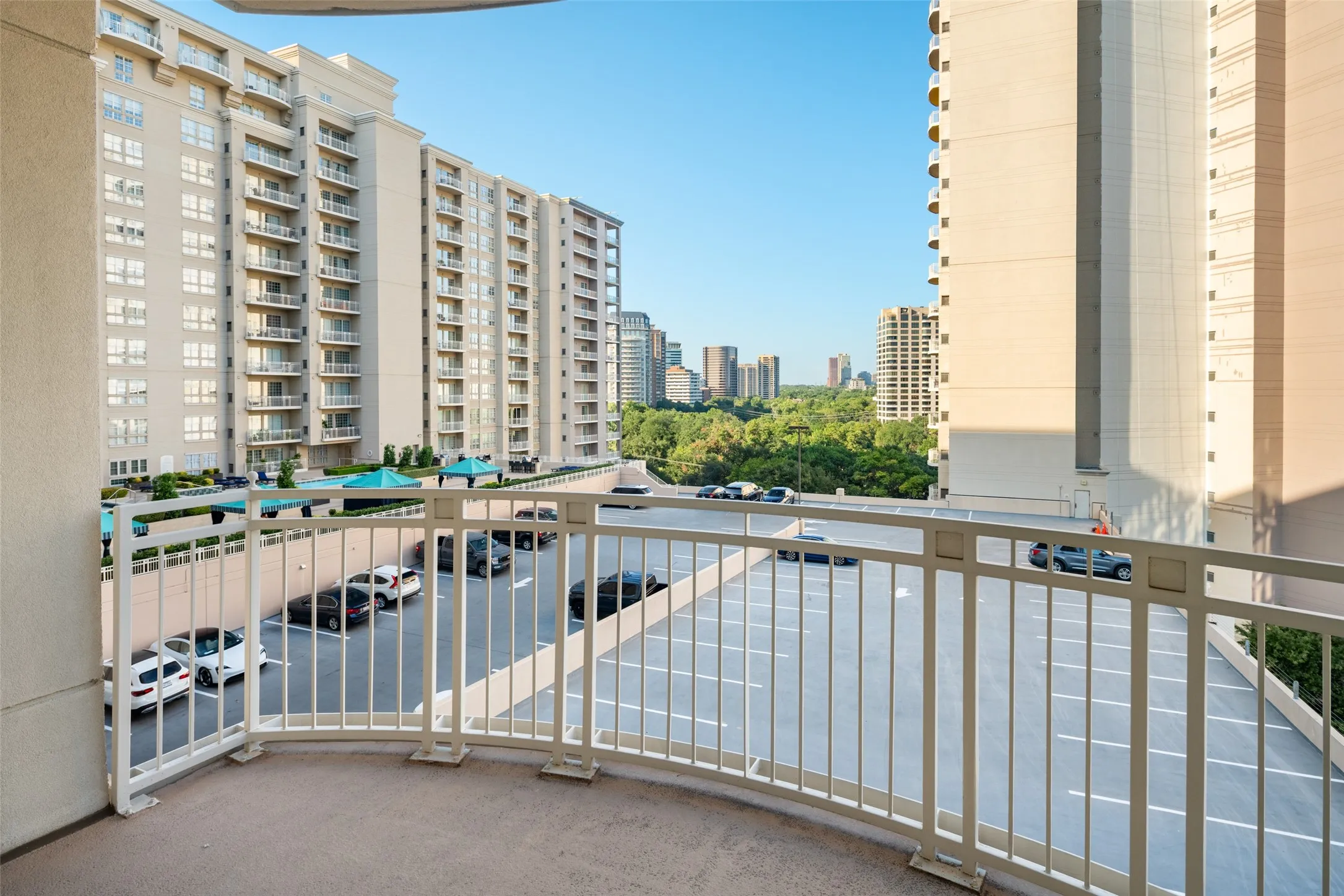 Condominium For Sale in Dallas County , 3225 Turtle Creek Boulevard 709, Dallas, Texas 75219, 2 Bedroom, 2 Bathroom, 2 Garage spaces, 1,242 Sqft, built in 1998, mls#21361757, Real Estate Agent in Dallas, Homes For Sale in Dallas county, Homes For Sale in Dallas, Realtor in Dallas Texas, Real Estate Brokerage Independent Realty Texas, Luminita Cordes Realtor