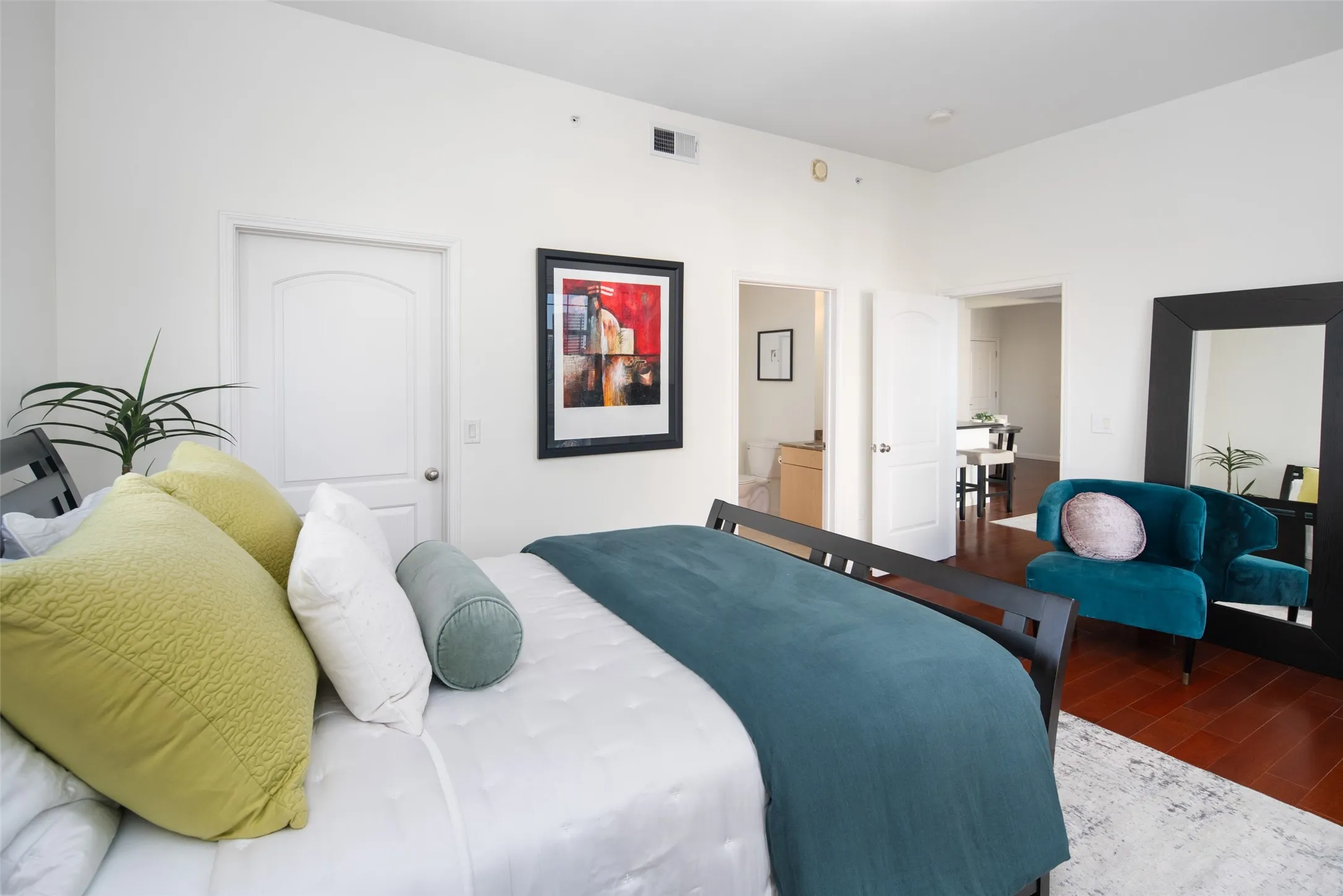 Condominium For Sale in Dallas County , 3225 Turtle Creek Boulevard 709, Dallas, Texas 75219, 2 Bedroom, 2 Bathroom, 2 Garage spaces, 1,242 Sqft, built in 1998, mls#21361757, Real Estate Agent in Dallas, Homes For Sale in Dallas county, Homes For Sale in Dallas, Realtor in Dallas Texas, Real Estate Brokerage Independent Realty Texas, Luminita Cordes Realtor