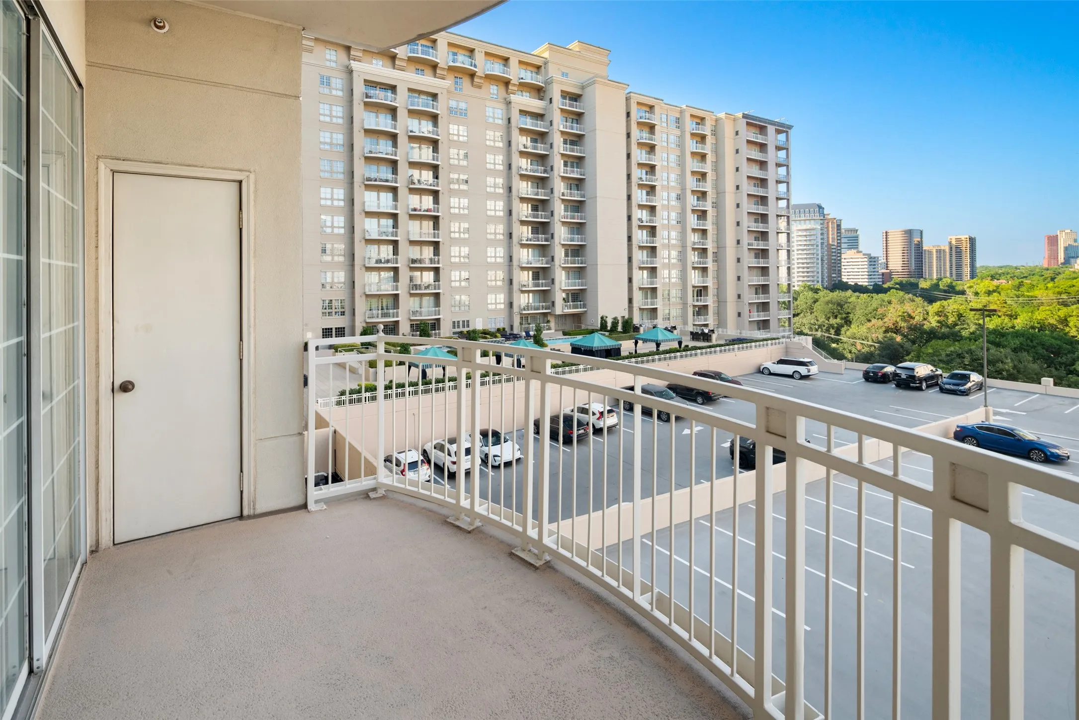Condominium For Sale in Dallas County , 3225 Turtle Creek Boulevard 709, Dallas, Texas 75219, 2 Bedroom, 2 Bathroom, 2 Garage spaces, 1,242 Sqft, built in 1998, mls#21361757, Real Estate Agent in Dallas, Homes For Sale in Dallas county, Homes For Sale in Dallas, Realtor in Dallas Texas, Real Estate Brokerage Independent Realty Texas, Luminita Cordes Realtor