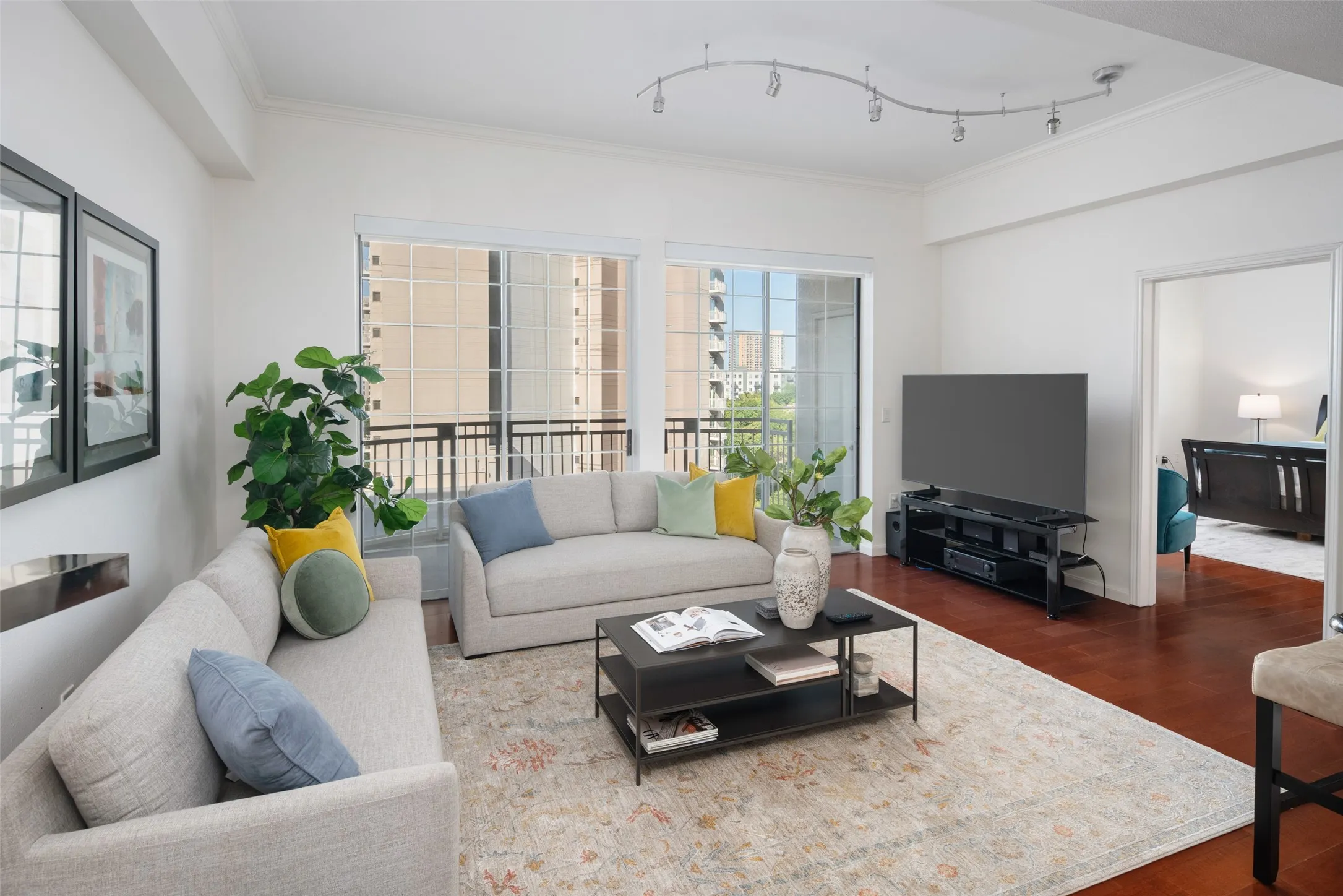 Condominium For Sale in Dallas County , 3225 Turtle Creek Boulevard 709, Dallas, Texas 75219, 2 Bedroom, 2 Bathroom, 2 Garage spaces, 1,242 Sqft, built in 1998, mls#21361757, Real Estate Agent in Dallas, Homes For Sale in Dallas county, Homes For Sale in Dallas, Realtor in Dallas Texas, Real Estate Brokerage Independent Realty Texas, Luminita Cordes Realtor