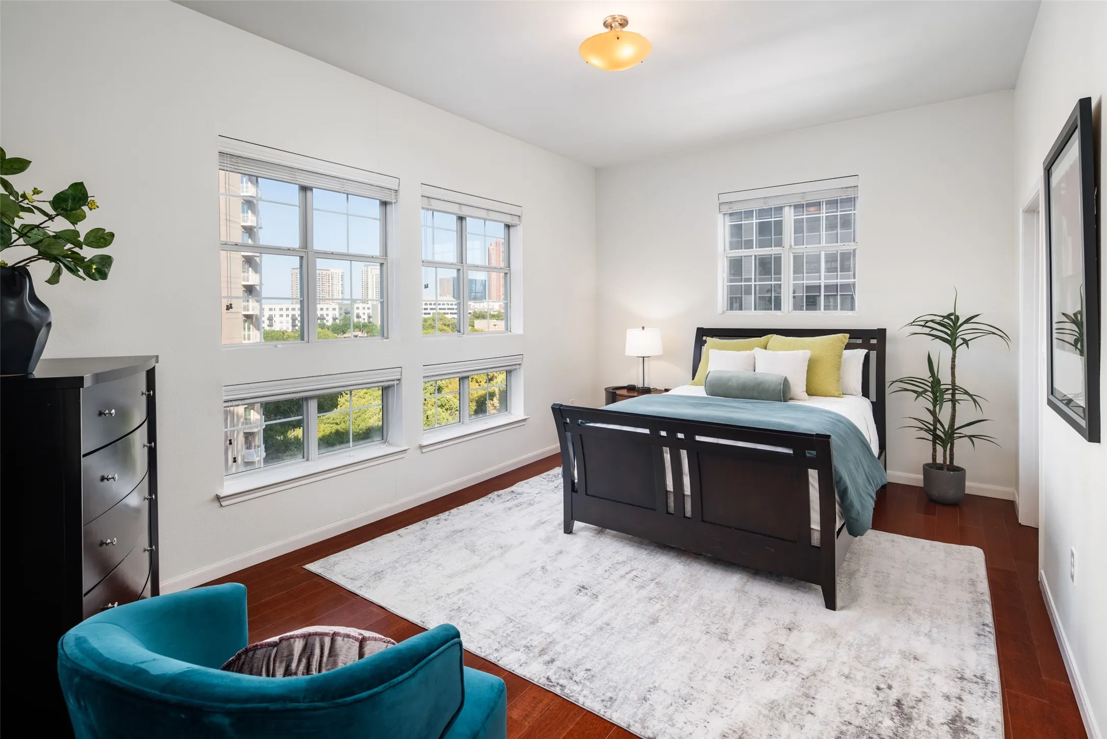 Condominium For Sale in Dallas County , 3225 Turtle Creek Boulevard 709, Dallas, Texas 75219, 2 Bedroom, 2 Bathroom, 2 Garage spaces, 1,242 Sqft, built in 1998, mls#21361757, Real Estate Agent in Dallas, Homes For Sale in Dallas county, Homes For Sale in Dallas, Realtor in Dallas Texas, Real Estate Brokerage Independent Realty Texas, Luminita Cordes Realtor