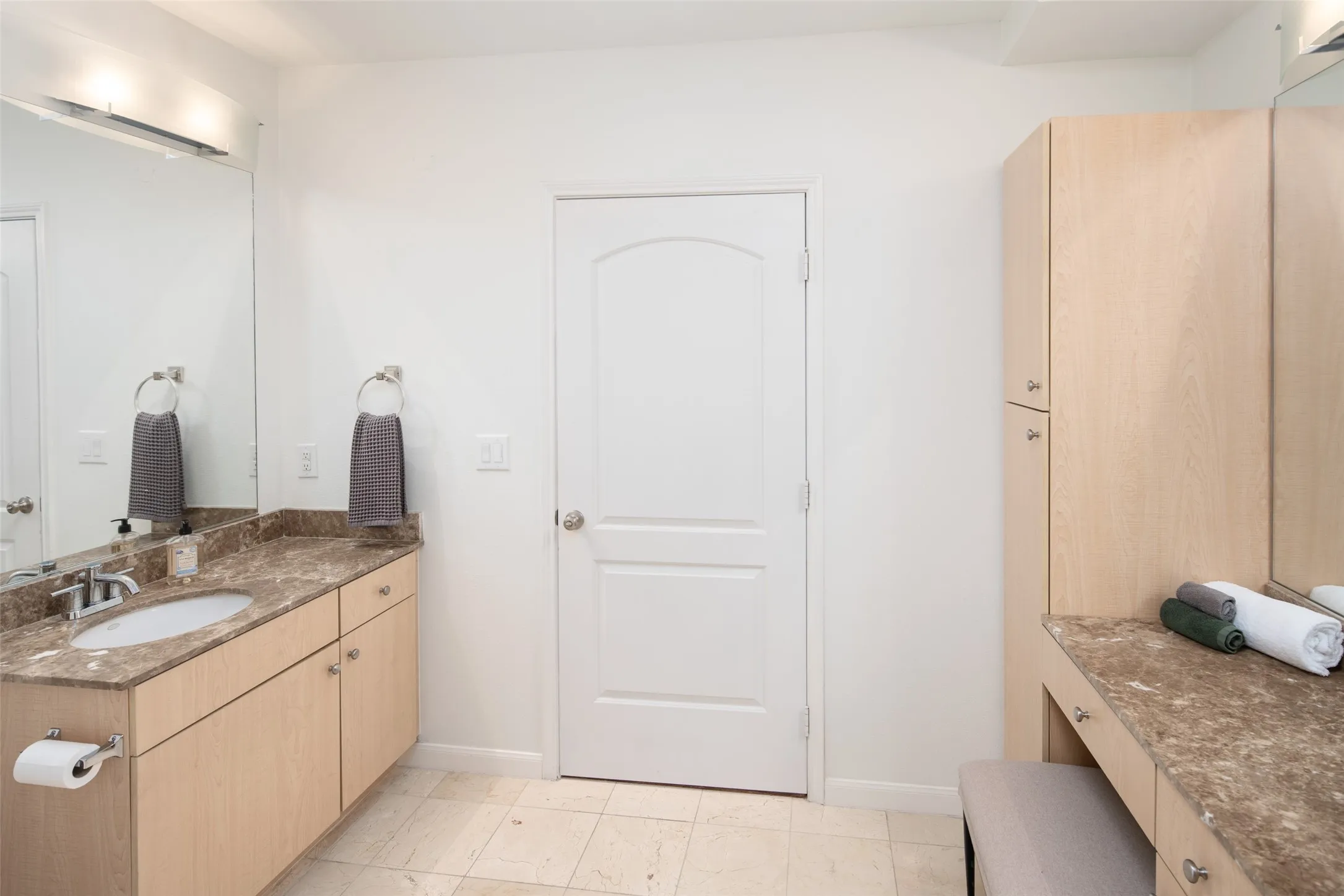 Condominium For Sale in Dallas County , 3225 Turtle Creek Boulevard 709, Dallas, Texas 75219, 2 Bedroom, 2 Bathroom, 2 Garage spaces, 1,242 Sqft, built in 1998, mls#21361757, Real Estate Agent in Dallas, Homes For Sale in Dallas county, Homes For Sale in Dallas, Realtor in Dallas Texas, Real Estate Brokerage Independent Realty Texas, Luminita Cordes Realtor