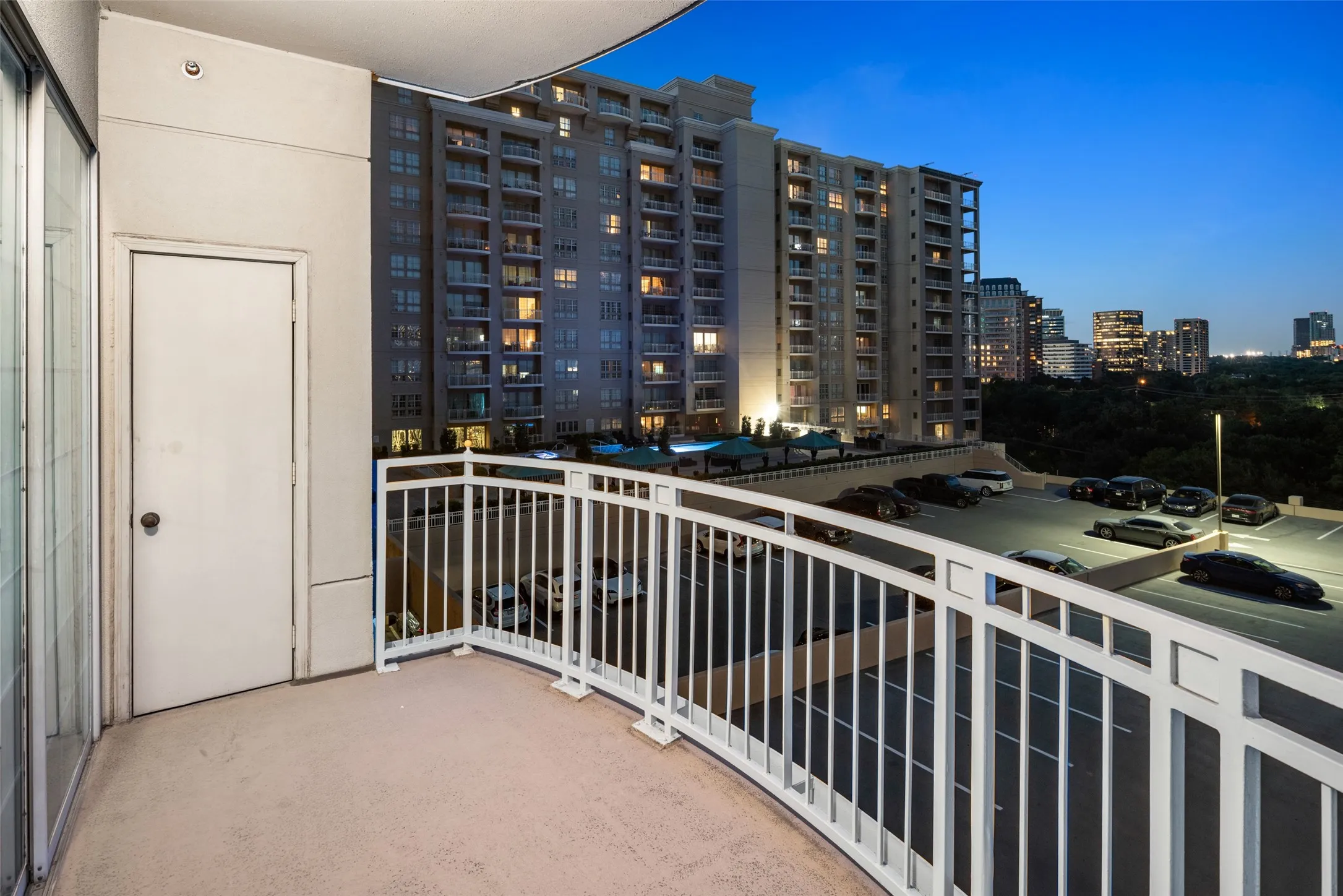 Condominium For Sale in Dallas County , 3225 Turtle Creek Boulevard 709, Dallas, Texas 75219, 2 Bedroom, 2 Bathroom, 2 Garage spaces, 1,242 Sqft, built in 1998, mls#21361757, Real Estate Agent in Dallas, Homes For Sale in Dallas county, Homes For Sale in Dallas, Realtor in Dallas Texas, Real Estate Brokerage Independent Realty Texas, Luminita Cordes Realtor