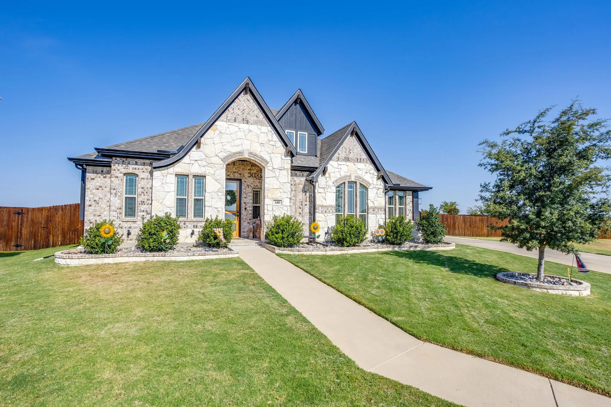 Single Family Residence For Sale in Johnson County , 340 Trail Dust Drive, Godley, Texas 76044, 4 Bedroom, 3 Bathroom, 3 Garage spaces, 2,782 Sqft, built in 2023, mls#21367933, Real Estate Agent in Godley, Homes For Sale in Johnson county, Homes For Sale in Godley, Realtor in Godley Texas, Real Estate Brokerage Independent Realty Texas, Luminita Cordes Realtor