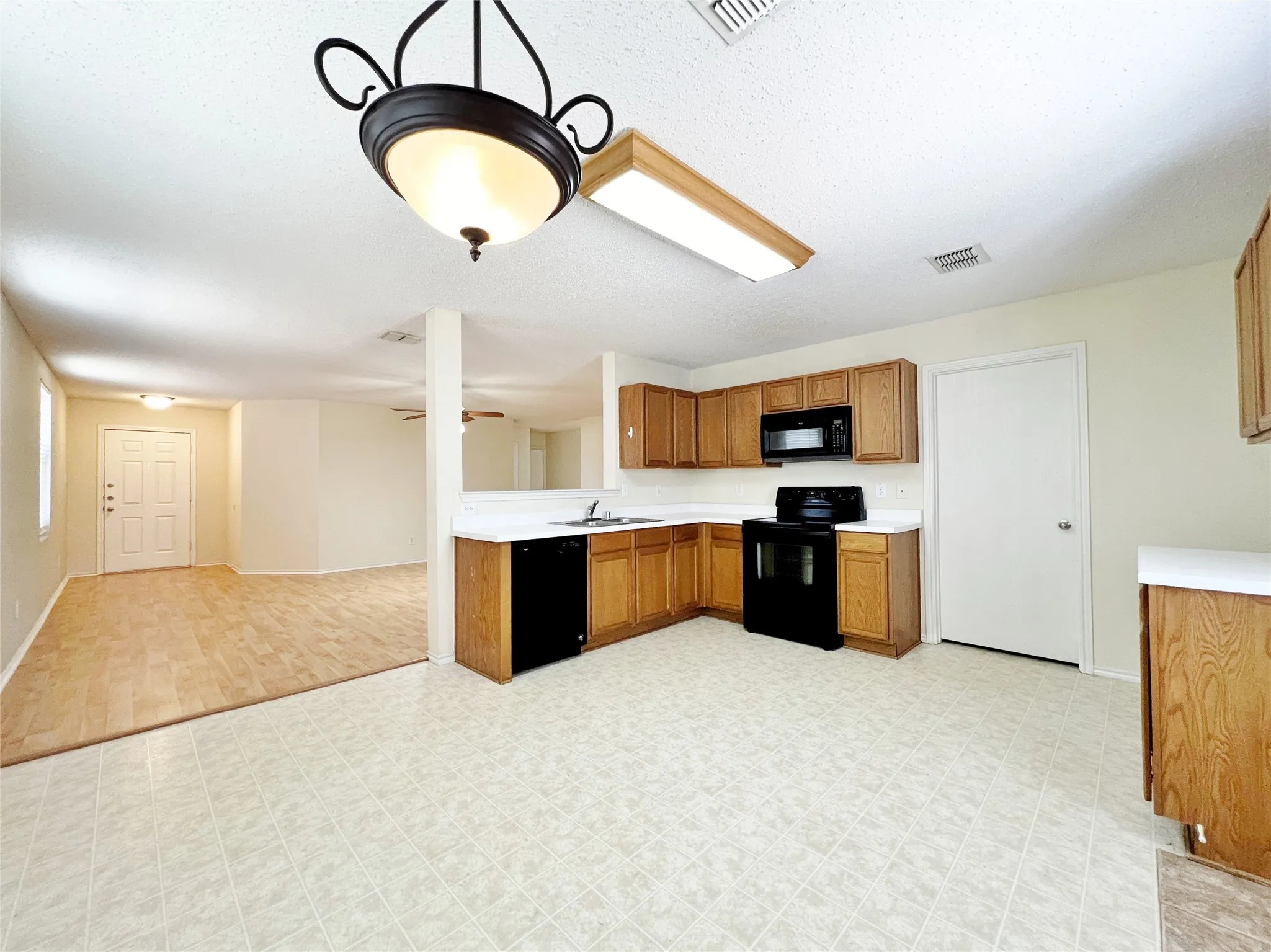 Single Family Residence For Rent in Denton County , 16556 Jasmine Springs Drive, Fort Worth, Texas 76247, 3 Bedroom, 2 Bathroom, 2 Garage spaces, 1,507 Sqft, built in 2005, mls#21368680, Real Estate Agent in Fort Worth, Homes For Rent in Denton county, Homes For Rent in Fort Worth, Realtor in Fort Worth Texas, Real Estate Brokerage Independent Realty Texas, Luminita Cordes Realtor