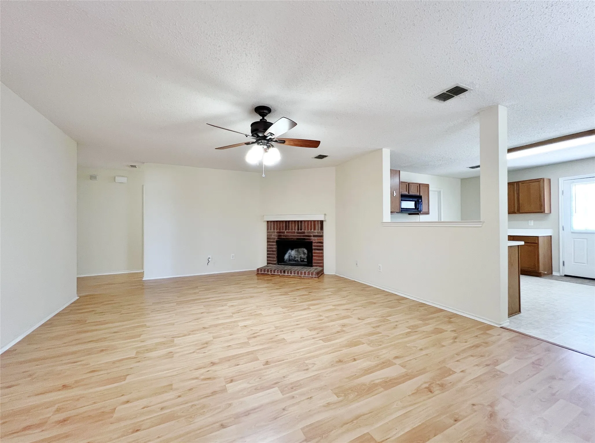 Single Family Residence For Rent in Denton County , 16556 Jasmine Springs Drive, Fort Worth, Texas 76247, 3 Bedroom, 2 Bathroom, 2 Garage spaces, 1,507 Sqft, built in 2005, mls#21368680, Real Estate Agent in Fort Worth, Homes For Rent in Denton county, Homes For Rent in Fort Worth, Realtor in Fort Worth Texas, Real Estate Brokerage Independent Realty Texas, Luminita Cordes Realtor