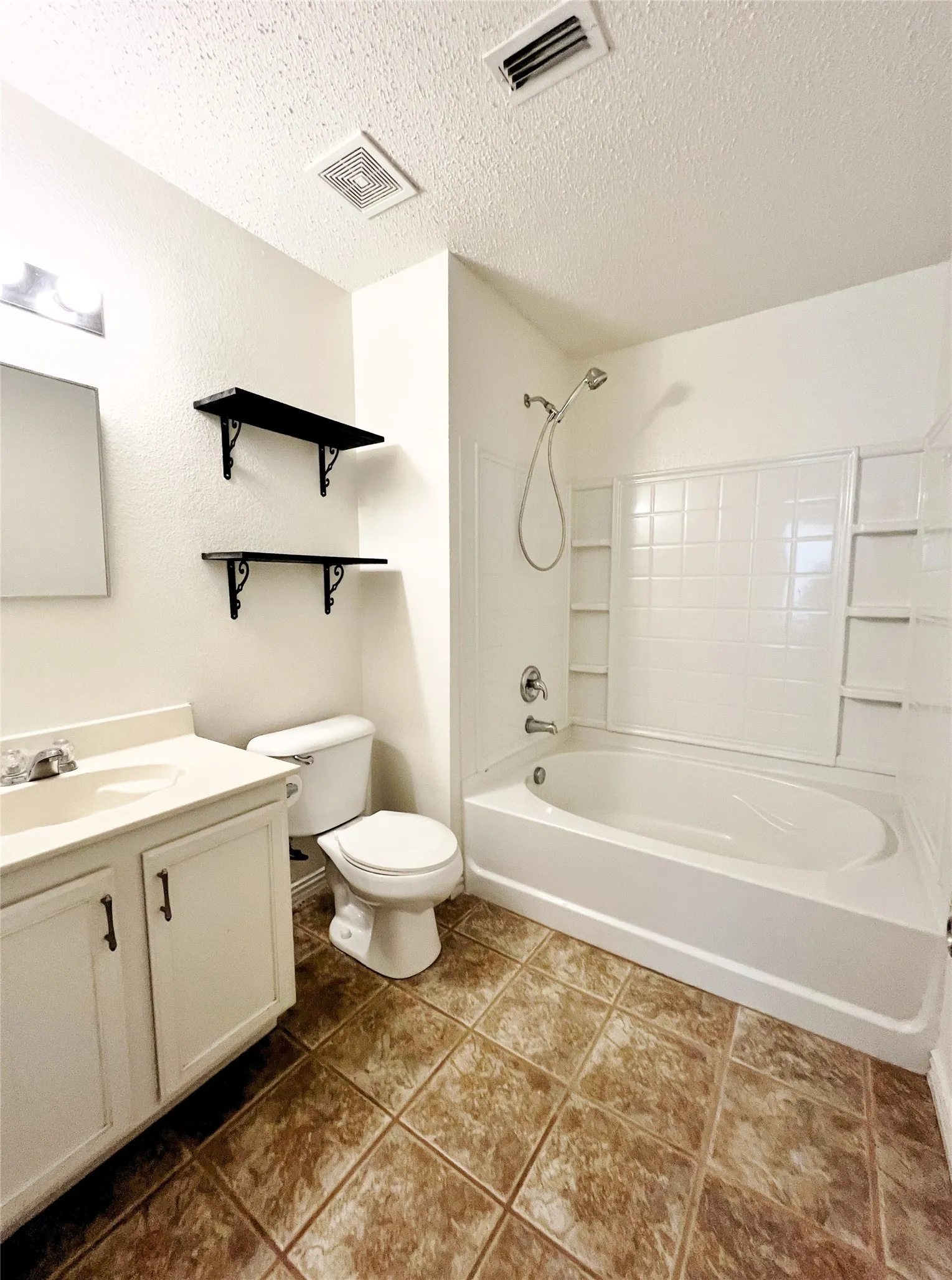 Single Family Residence For Rent in Denton County , 16556 Jasmine Springs Drive, Fort Worth, Texas 76247, 3 Bedroom, 2 Bathroom, 2 Garage spaces, 1,507 Sqft, built in 2005, mls#21368680, Real Estate Agent in Fort Worth, Homes For Rent in Denton county, Homes For Rent in Fort Worth, Realtor in Fort Worth Texas, Real Estate Brokerage Independent Realty Texas, Luminita Cordes Realtor