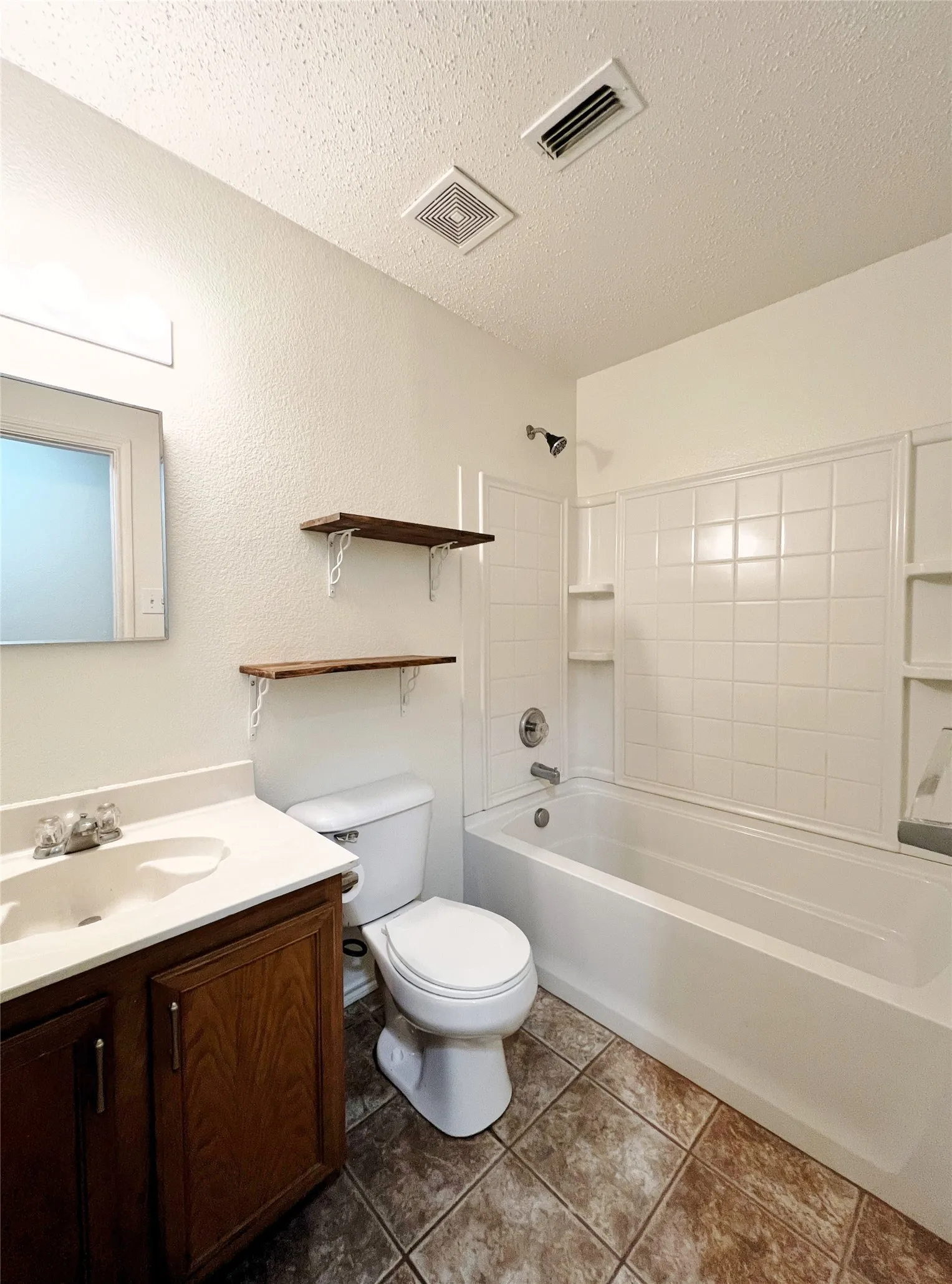Single Family Residence For Rent in Denton County , 16556 Jasmine Springs Drive, Fort Worth, Texas 76247, 3 Bedroom, 2 Bathroom, 2 Garage spaces, 1,507 Sqft, built in 2005, mls#21368680, Real Estate Agent in Fort Worth, Homes For Rent in Denton county, Homes For Rent in Fort Worth, Realtor in Fort Worth Texas, Real Estate Brokerage Independent Realty Texas, Luminita Cordes Realtor