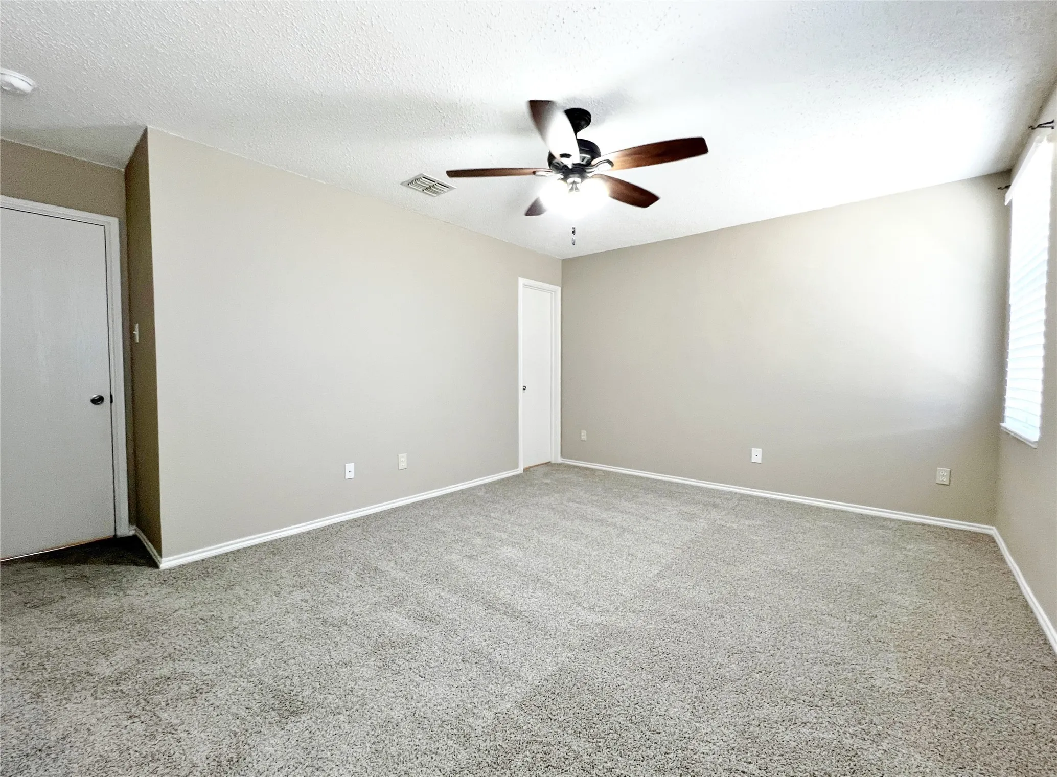 Single Family Residence For Rent in Denton County , 16556 Jasmine Springs Drive, Fort Worth, Texas 76247, 3 Bedroom, 2 Bathroom, 2 Garage spaces, 1,507 Sqft, built in 2005, mls#21368680, Real Estate Agent in Fort Worth, Homes For Rent in Denton county, Homes For Rent in Fort Worth, Realtor in Fort Worth Texas, Real Estate Brokerage Independent Realty Texas, Luminita Cordes Realtor