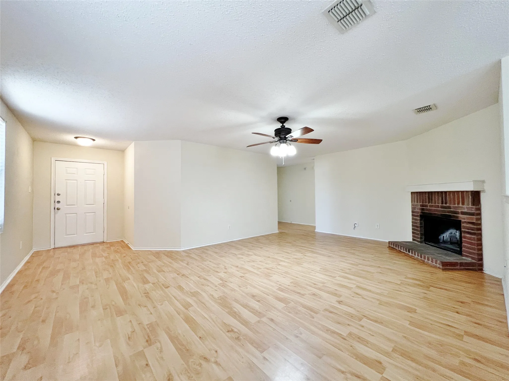 Single Family Residence For Rent in Denton County , 16556 Jasmine Springs Drive, Fort Worth, Texas 76247, 3 Bedroom, 2 Bathroom, 2 Garage spaces, 1,507 Sqft, built in 2005, mls#21368680, Real Estate Agent in Fort Worth, Homes For Rent in Denton county, Homes For Rent in Fort Worth, Realtor in Fort Worth Texas, Real Estate Brokerage Independent Realty Texas, Luminita Cordes Realtor