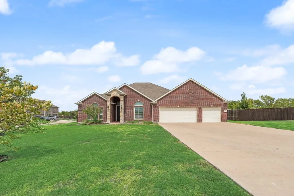 Single Family Residence For Rent in Kaufman County , 1232 Cirrus Court, Forney, Texas 75126, 4 Bedroom, 3 Bathroom, 3 Garage spaces, 2,468 Sqft, built in 2018, mls#21368335, Real Estate Agent in Forney, Homes For Rent in Kaufman county, Homes For Rent in Forney, Realtor in Forney Texas, Real Estate Brokerage Independent Realty Texas, Luminita Cordes Realtor