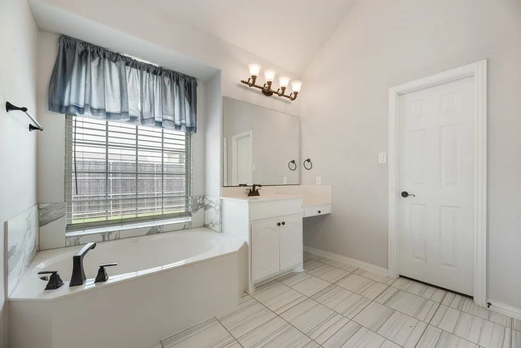 Single Family Residence For Rent in Kaufman County , 1232 Cirrus Court, Forney, Texas 75126, 4 Bedroom, 3 Bathroom, 3 Garage spaces, 2,468 Sqft, built in 2018, mls#21368335, Real Estate Agent in Forney, Homes For Rent in Kaufman county, Homes For Rent in Forney, Realtor in Forney Texas, Real Estate Brokerage Independent Realty Texas, Luminita Cordes Realtor