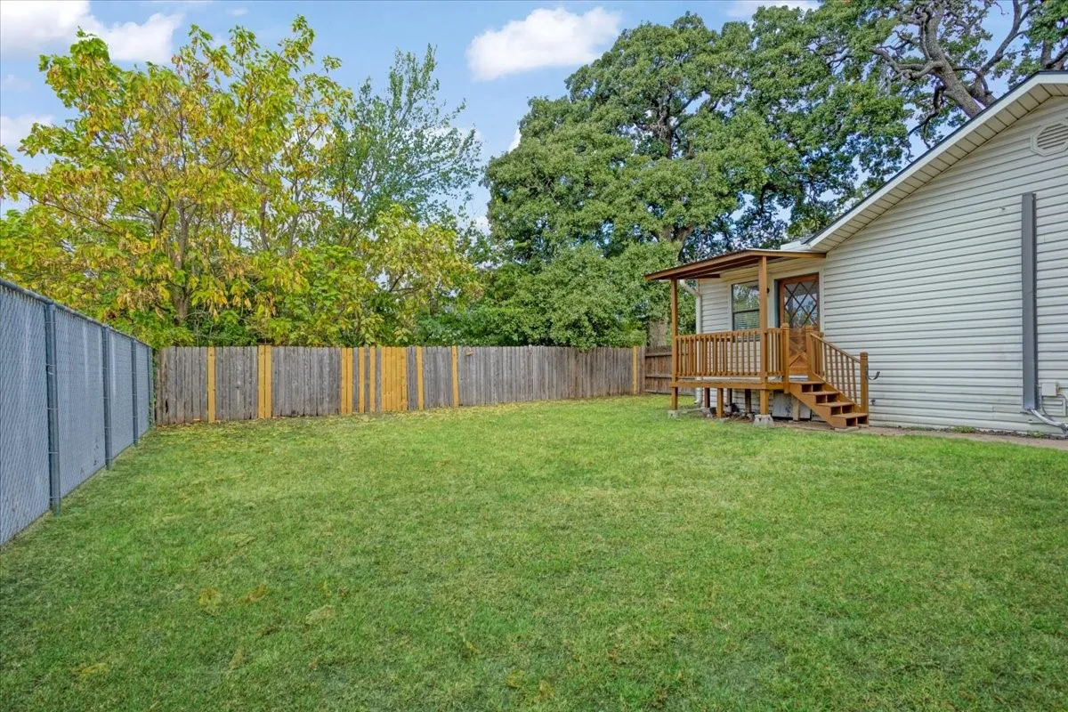 Single Family Residence For Sale in Grayson County , 1310 W Laurel Street, Sherman, Texas 75092, 2 Bedroom, 1 Bathroom, 2 Garage spaces, 819 Sqft, built in 1950, mls#21368678, Real Estate Agent in Sherman, Homes For Sale in Grayson county, Homes For Sale in Sherman, Realtor in Sherman Texas, Real Estate Brokerage Independent Realty Texas, Luminita Cordes Realtor