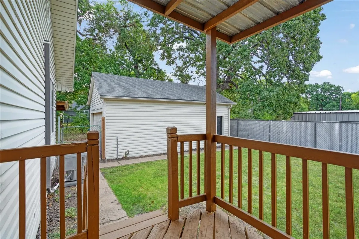 Single Family Residence For Sale in Grayson County , 1310 W Laurel Street, Sherman, Texas 75092, 2 Bedroom, 1 Bathroom, 2 Garage spaces, 819 Sqft, built in 1950, mls#21368678, Real Estate Agent in Sherman, Homes For Sale in Grayson county, Homes For Sale in Sherman, Realtor in Sherman Texas, Real Estate Brokerage Independent Realty Texas, Luminita Cordes Realtor
