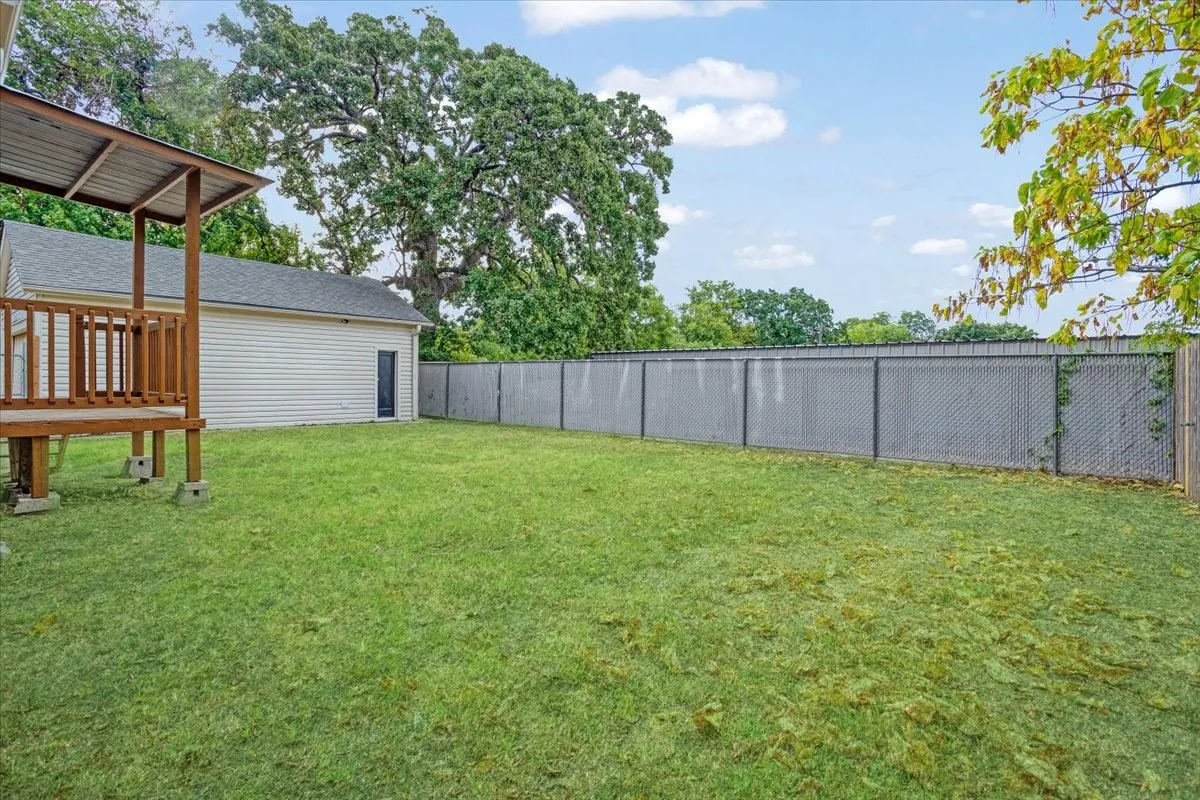 Single Family Residence For Sale in Grayson County , 1310 W Laurel Street, Sherman, Texas 75092, 2 Bedroom, 1 Bathroom, 2 Garage spaces, 819 Sqft, built in 1950, mls#21368678, Real Estate Agent in Sherman, Homes For Sale in Grayson county, Homes For Sale in Sherman, Realtor in Sherman Texas, Real Estate Brokerage Independent Realty Texas, Luminita Cordes Realtor