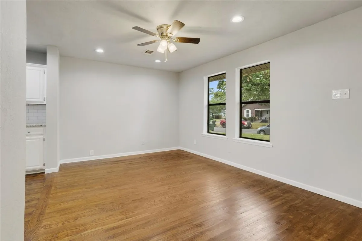 Single Family Residence For Sale in Grayson County , 1310 W Laurel Street, Sherman, Texas 75092, 2 Bedroom, 1 Bathroom, 2 Garage spaces, 819 Sqft, built in 1950, mls#21368678, Real Estate Agent in Sherman, Homes For Sale in Grayson county, Homes For Sale in Sherman, Realtor in Sherman Texas, Real Estate Brokerage Independent Realty Texas, Luminita Cordes Realtor