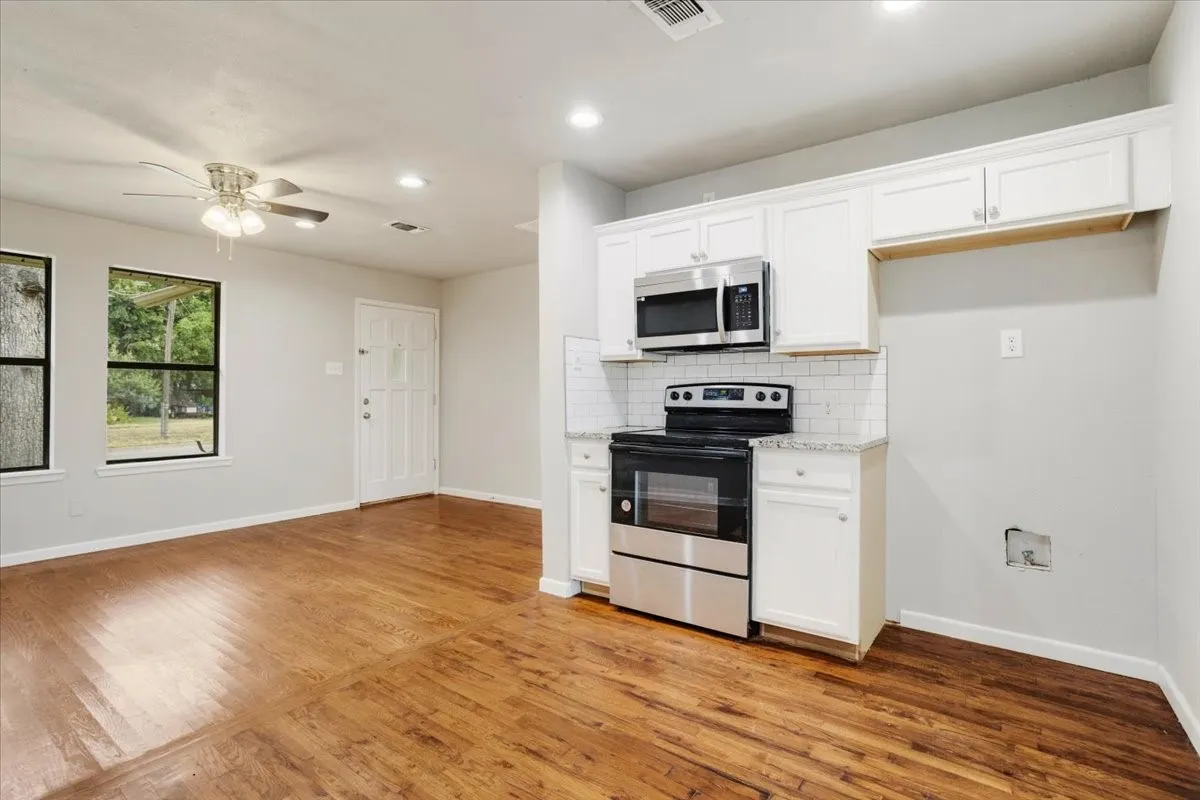 Single Family Residence For Sale in Grayson County , 1310 W Laurel Street, Sherman, Texas 75092, 2 Bedroom, 1 Bathroom, 2 Garage spaces, 819 Sqft, built in 1950, mls#21368678, Real Estate Agent in Sherman, Homes For Sale in Grayson county, Homes For Sale in Sherman, Realtor in Sherman Texas, Real Estate Brokerage Independent Realty Texas, Luminita Cordes Realtor
