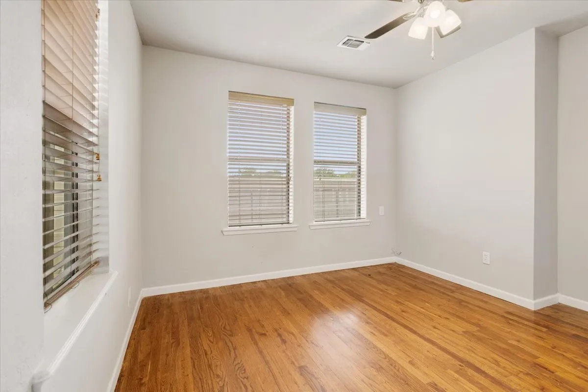 Single Family Residence For Sale in Grayson County , 1310 W Laurel Street, Sherman, Texas 75092, 2 Bedroom, 1 Bathroom, 2 Garage spaces, 819 Sqft, built in 1950, mls#21368678, Real Estate Agent in Sherman, Homes For Sale in Grayson county, Homes For Sale in Sherman, Realtor in Sherman Texas, Real Estate Brokerage Independent Realty Texas, Luminita Cordes Realtor