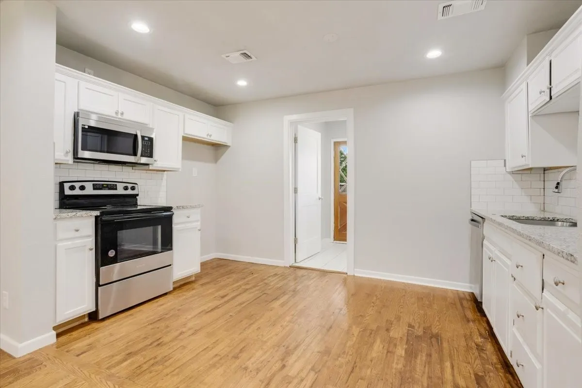Single Family Residence For Sale in Grayson County , 1310 W Laurel Street, Sherman, Texas 75092, 2 Bedroom, 1 Bathroom, 2 Garage spaces, 819 Sqft, built in 1950, mls#21368678, Real Estate Agent in Sherman, Homes For Sale in Grayson county, Homes For Sale in Sherman, Realtor in Sherman Texas, Real Estate Brokerage Independent Realty Texas, Luminita Cordes Realtor
